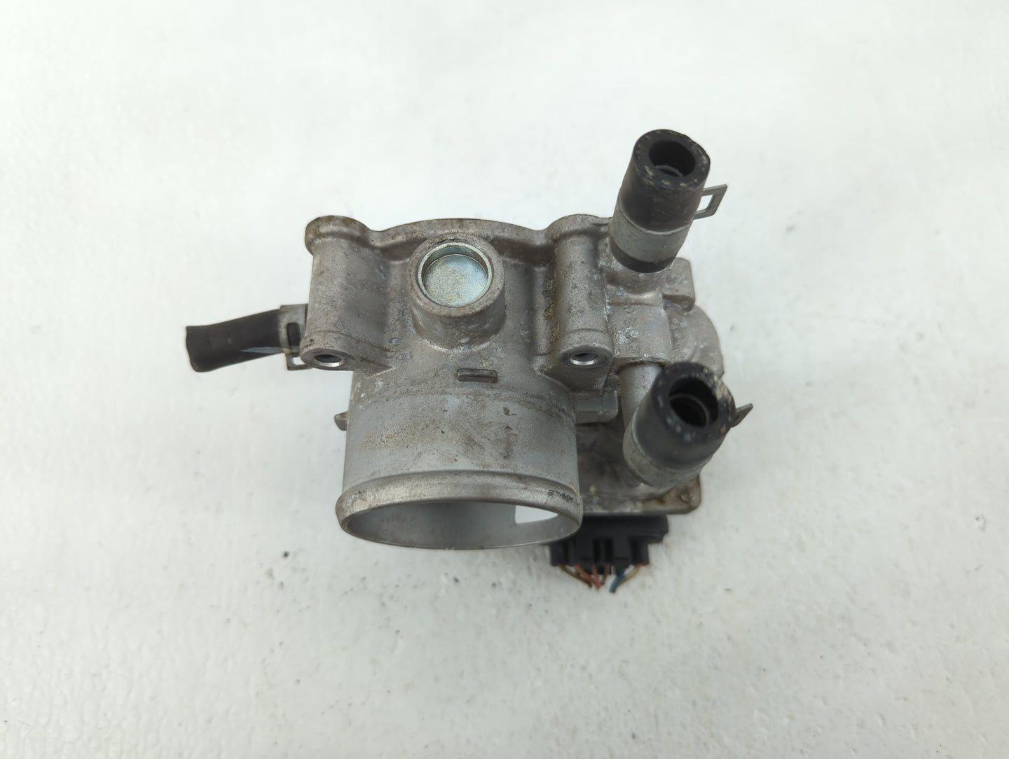 2012-2019 Kia Rio Throttle Body P/N:35100-2B300 Fits Fits 2012 2013 2014 2015 2016 2017 2018 2019 OEM Used Auto Parts - Oemu