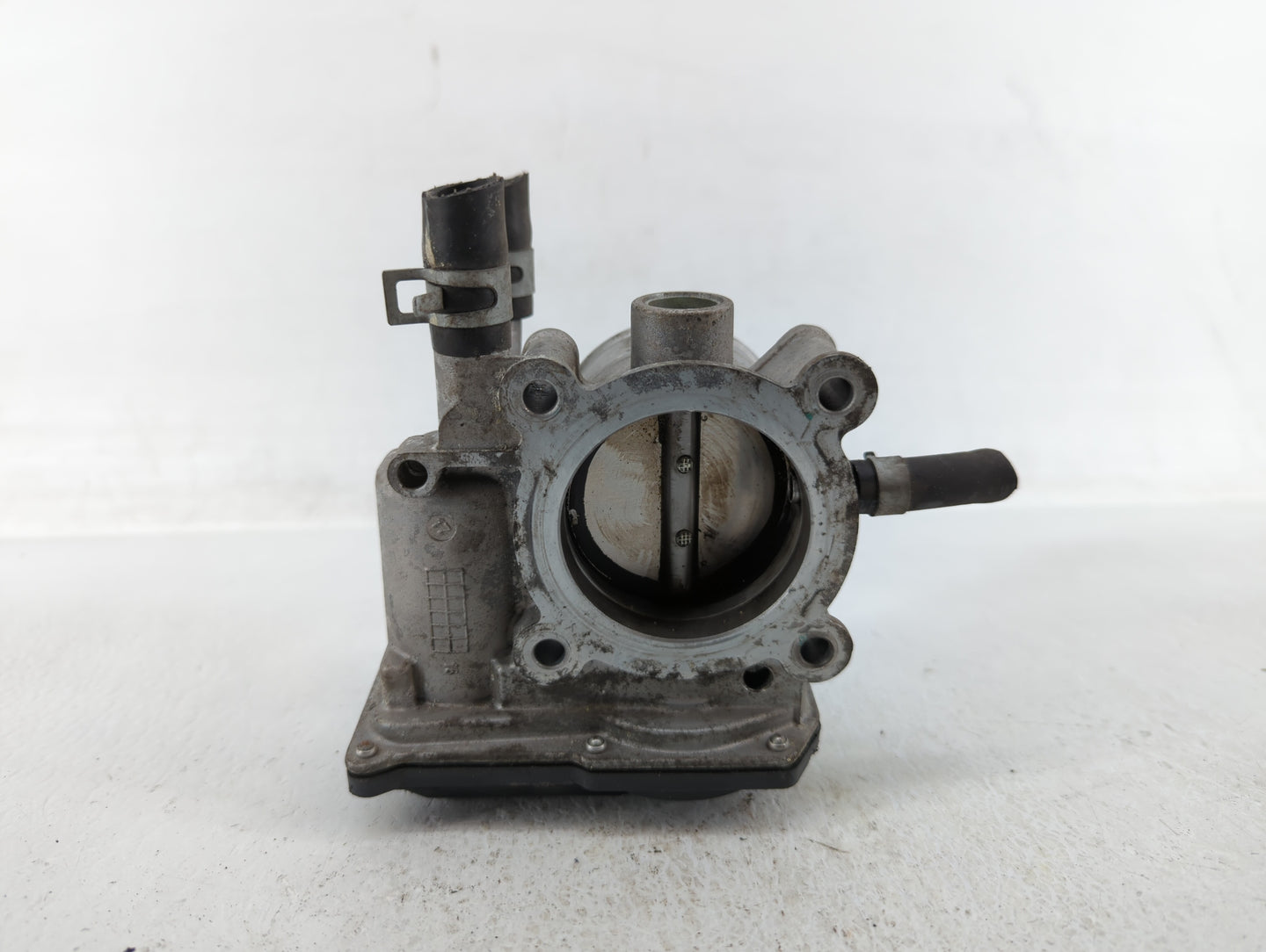 2012-2019 Kia Rio Throttle Body P/N:35100-2B300 Fits Fits 2012 2013 2014 2015 2016 2017 2018 2019 OEM Used Auto Parts - Oemu