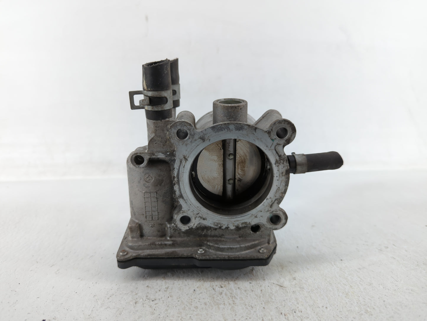 2012-2019 Kia Rio Throttle Body P/N:35100-2B300 Fits Fits 2012 2013 2014 2015 2016 2017 2018 2019 OEM Used Auto Parts - Oemu