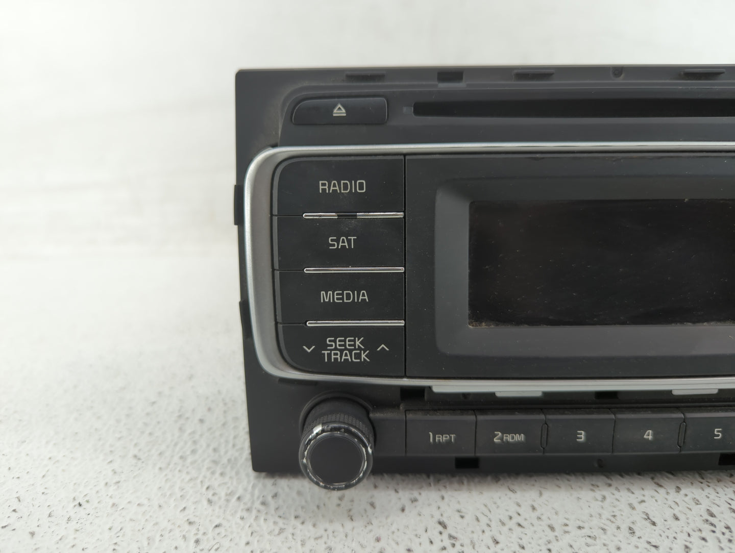 2016-2017 Kia Rio Radio AM FM Cd Player Receiver Replacement P/N:961701W910CA Fits Fits 2016 2017 OEM Used Auto Parts - Oemu