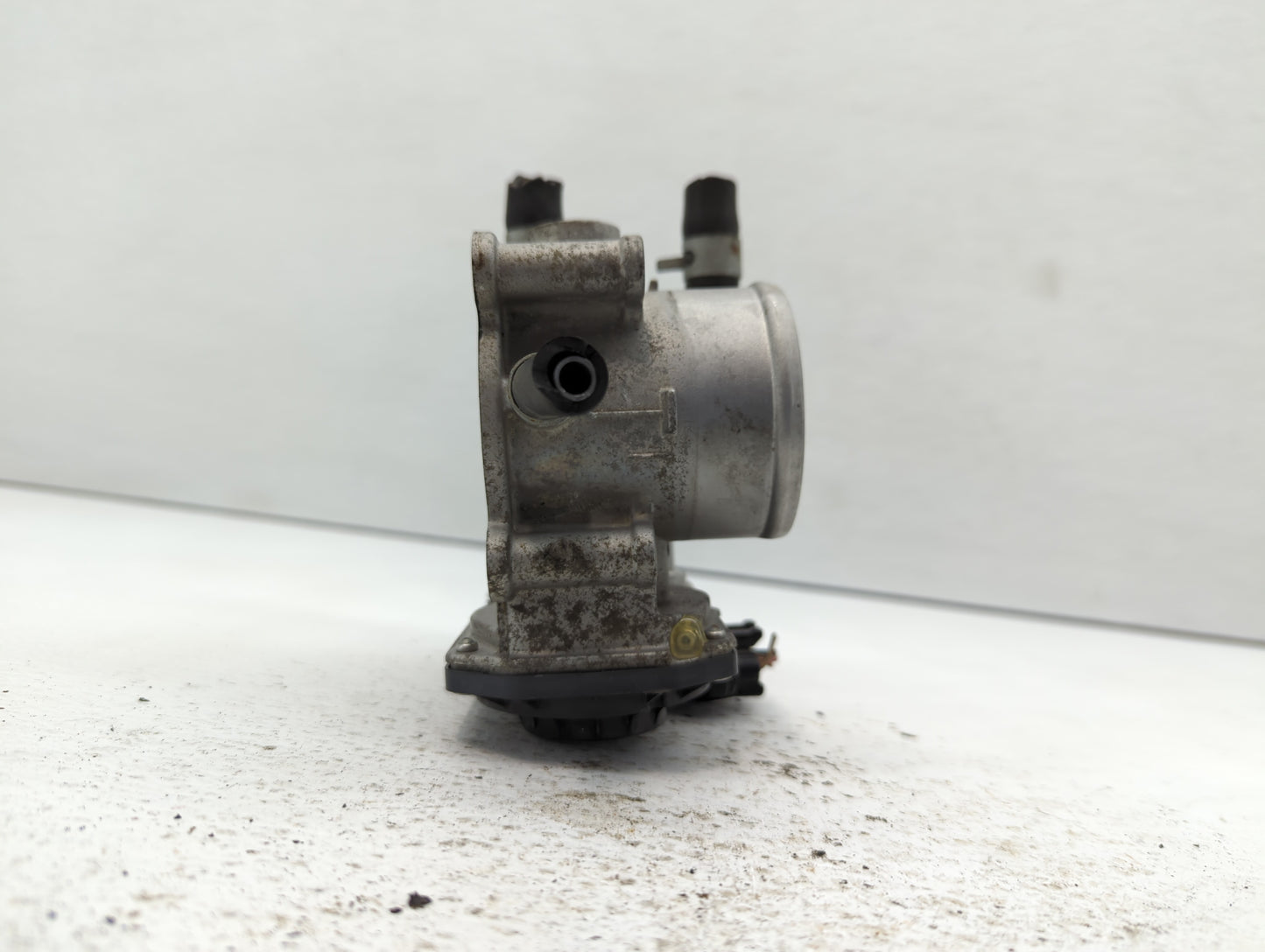 2012-2019 Kia Rio Throttle Body P/N:35100-2B300 Fits Fits 2012 2013 2014 2015 2016 2017 2018 2019 OEM Used Auto Parts - Oemu