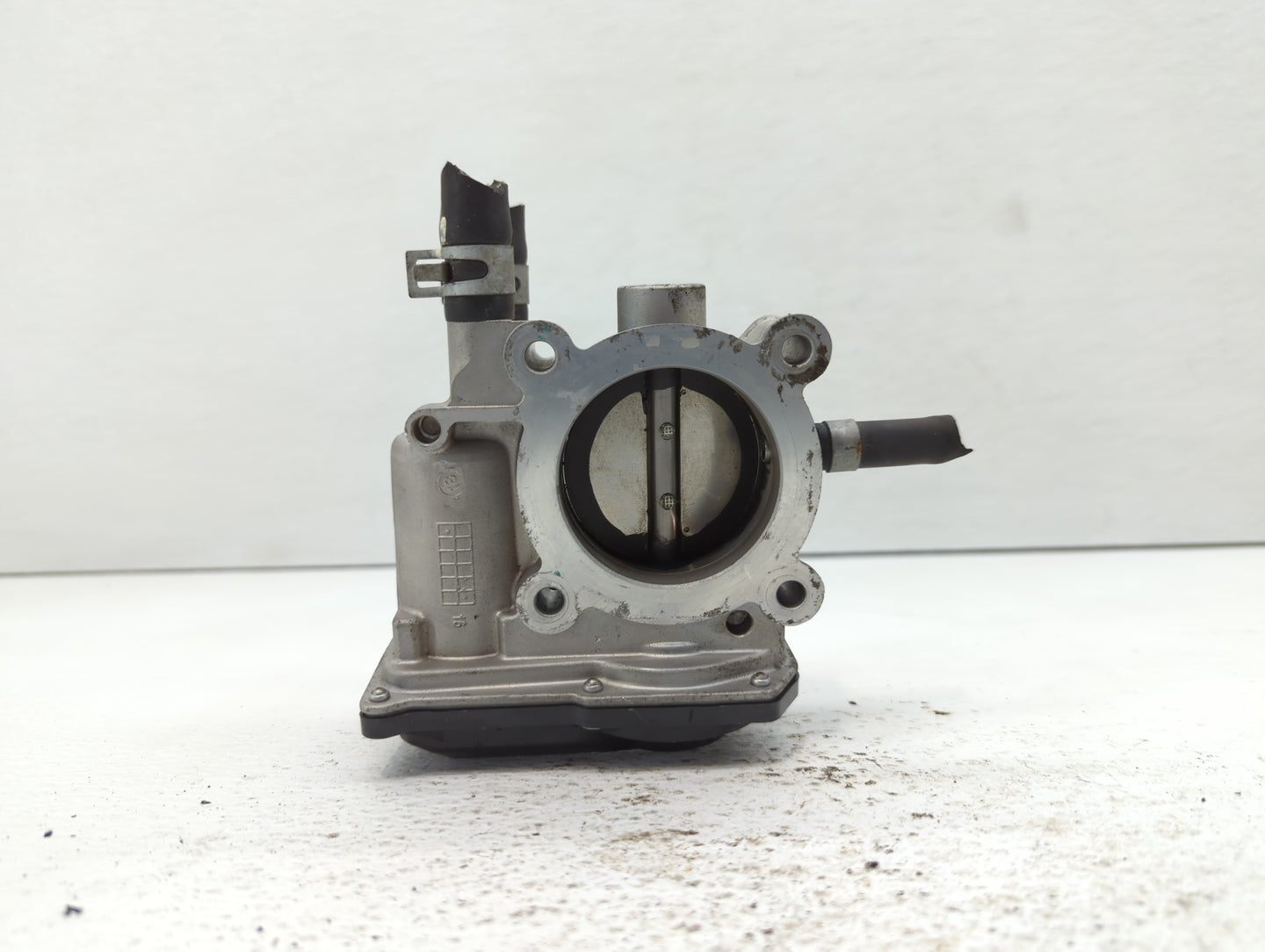 2012-2019 Kia Rio Throttle Body P/N:35100-2B300 Fits Fits 2012 2013 2014 2015 2016 2017 2018 2019 OEM Used Auto Parts - Oemu