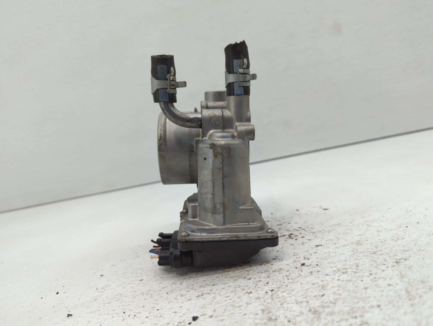 2012-2019 Kia Rio Throttle Body P/N:35100-2B300 Fits Fits 2012 2013 2014 2015 2016 2017 2018 2019 OEM Used Auto Parts - Oemu