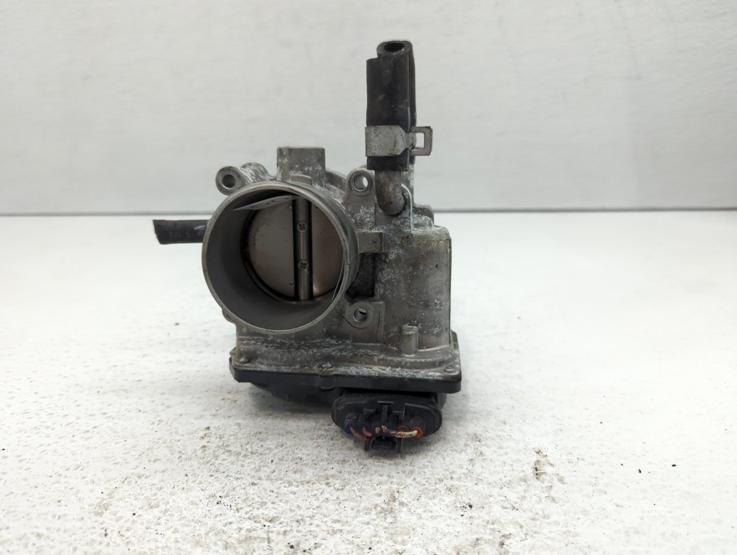 2012-2019 Kia Rio Throttle Body P/N:35100-2B300 Fits Fits 2012 2013 2014 2015 2016 2017 2018 2019 OEM Used Auto Parts - Oemu