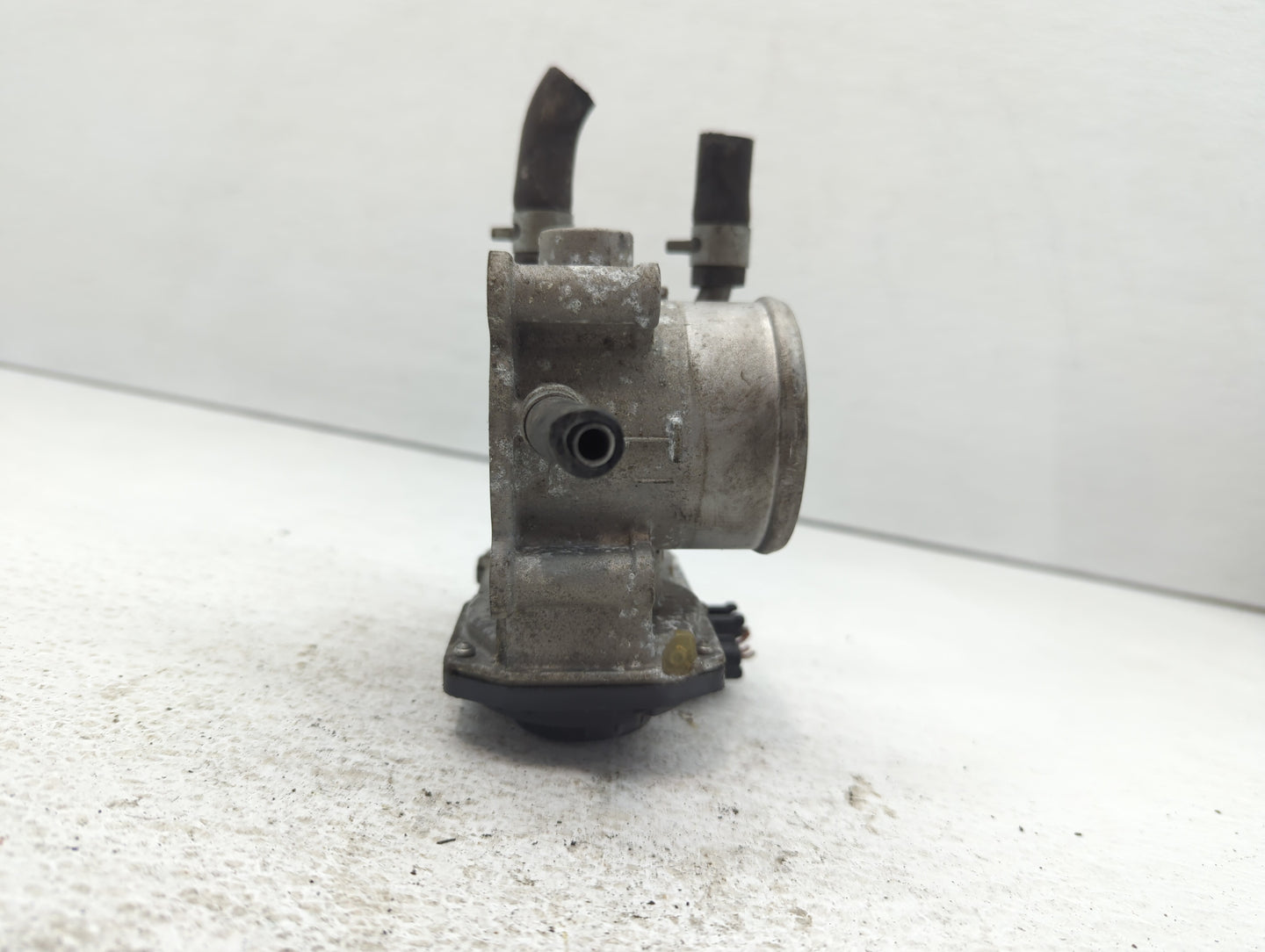 2012-2019 Kia Rio Throttle Body P/N:35100-2B300 Fits Fits 2012 2013 2014 2015 2016 2017 2018 2019 OEM Used Auto Parts - Oemu
