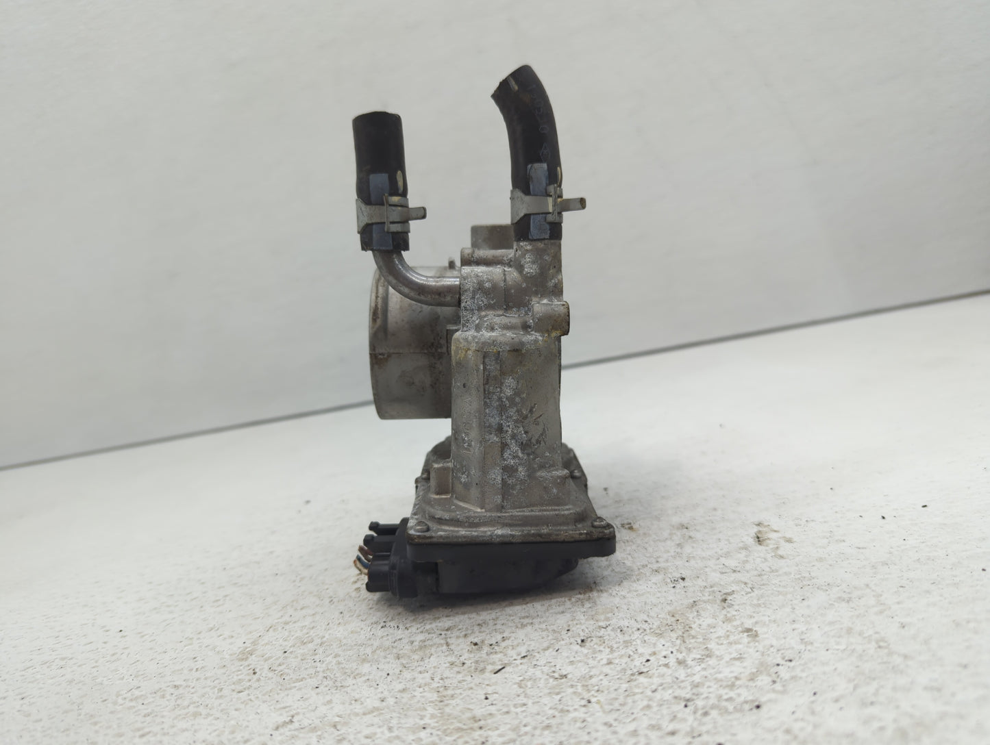 2012-2019 Kia Rio Throttle Body P/N:35100-2B300 Fits Fits 2012 2013 2014 2015 2016 2017 2018 2019 OEM Used Auto Parts - Oemu