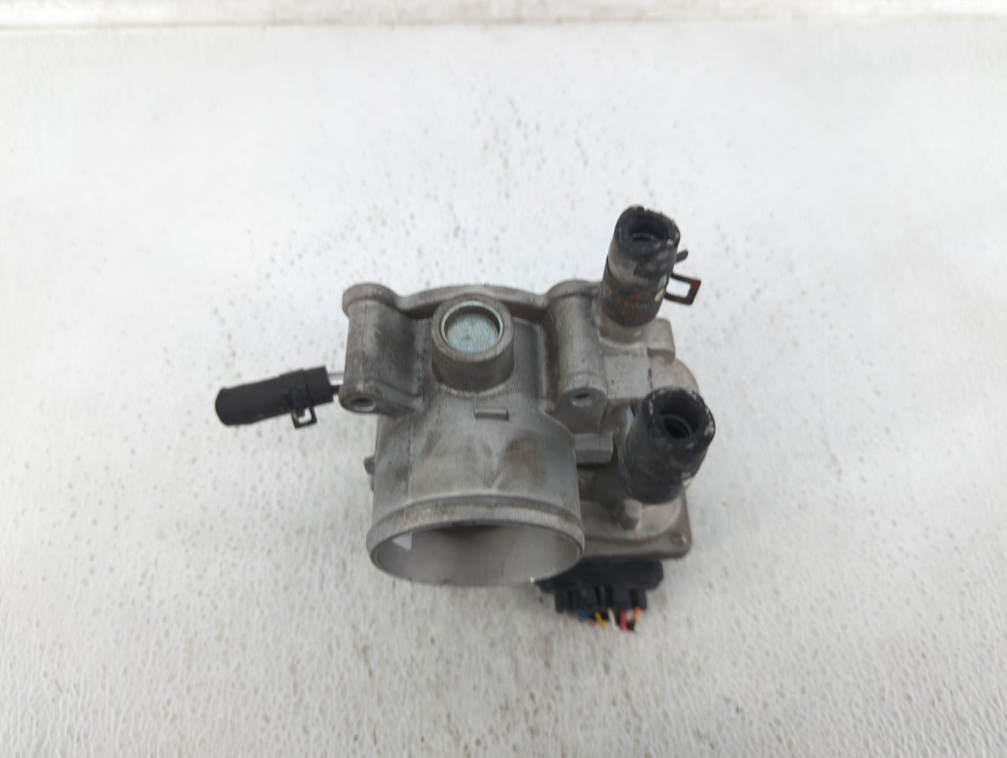 2012-2019 Kia Rio Throttle Body P/N:35100-2B300 Fits Fits 2012 2013 2014 2015 2016 2017 2018 2019 OEM Used Auto Parts - Oemu
