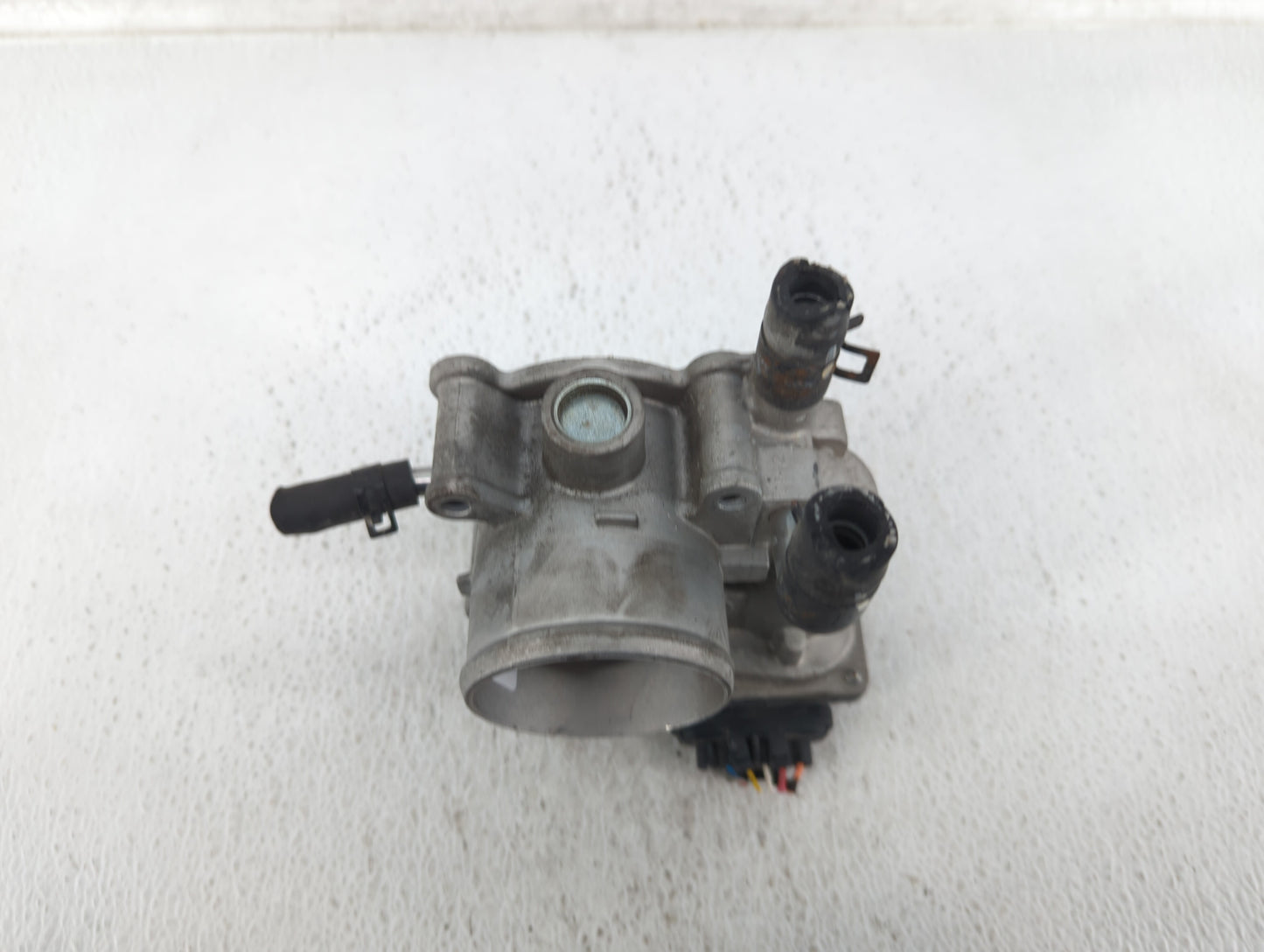 2012-2019 Kia Rio Throttle Body P/N:35100-2B300 Fits Fits 2012 2013 2014 2015 2016 2017 2018 2019 OEM Used Auto Parts - Oemu