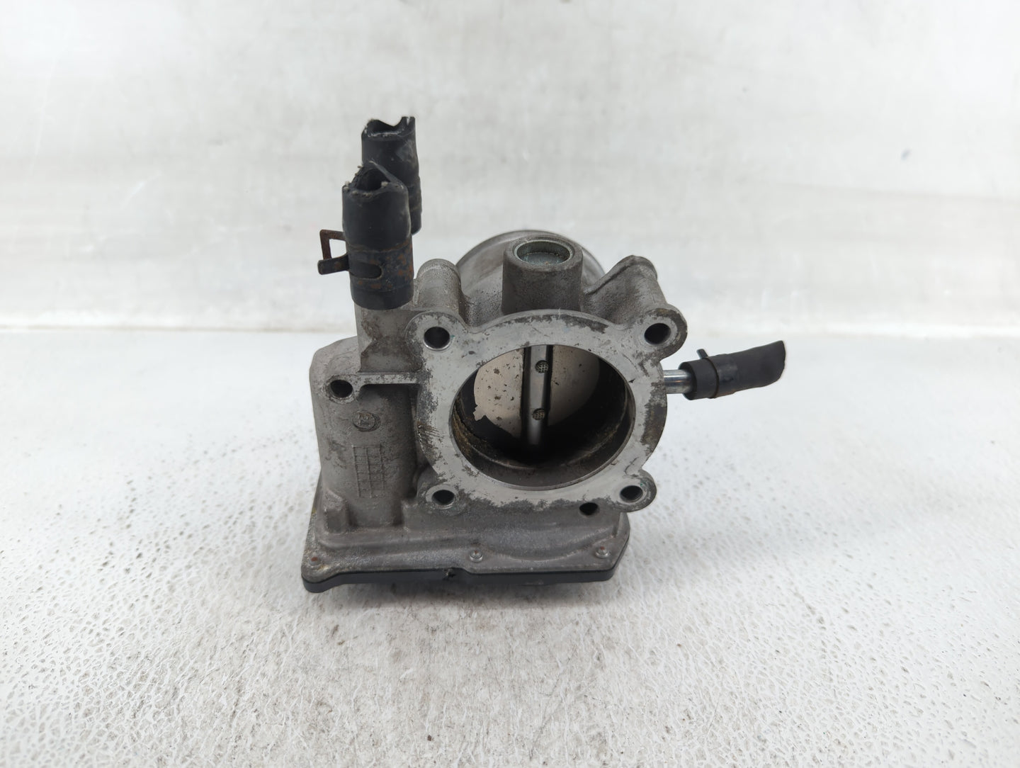 2012-2019 Kia Rio Throttle Body P/N:35100-2B300 Fits Fits 2012 2013 2014 2015 2016 2017 2018 2019 OEM Used Auto Parts - Oemu