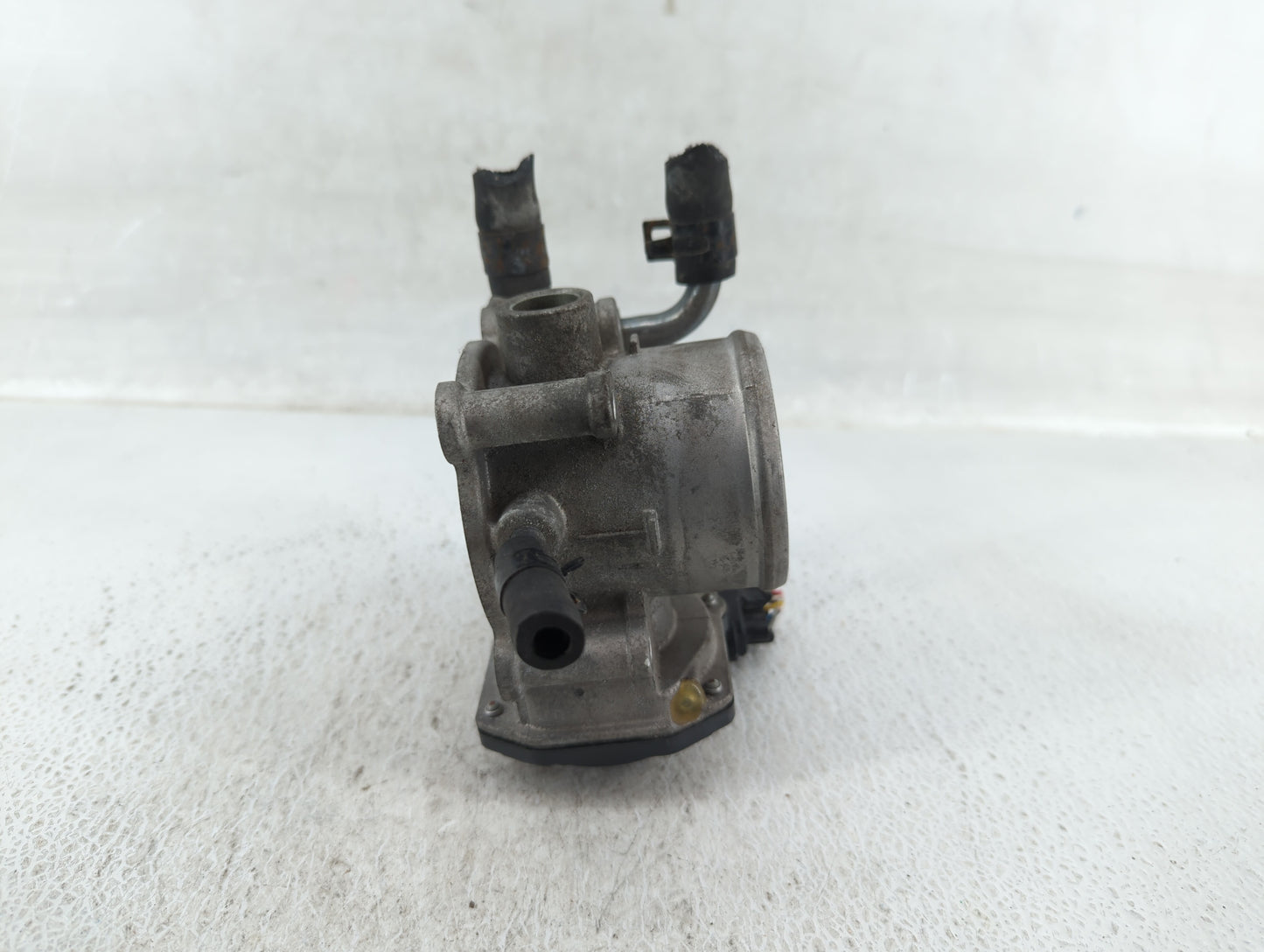 2012-2019 Kia Rio Throttle Body P/N:35100-2B300 Fits Fits 2012 2013 2014 2015 2016 2017 2018 2019 OEM Used Auto Parts - Oemu