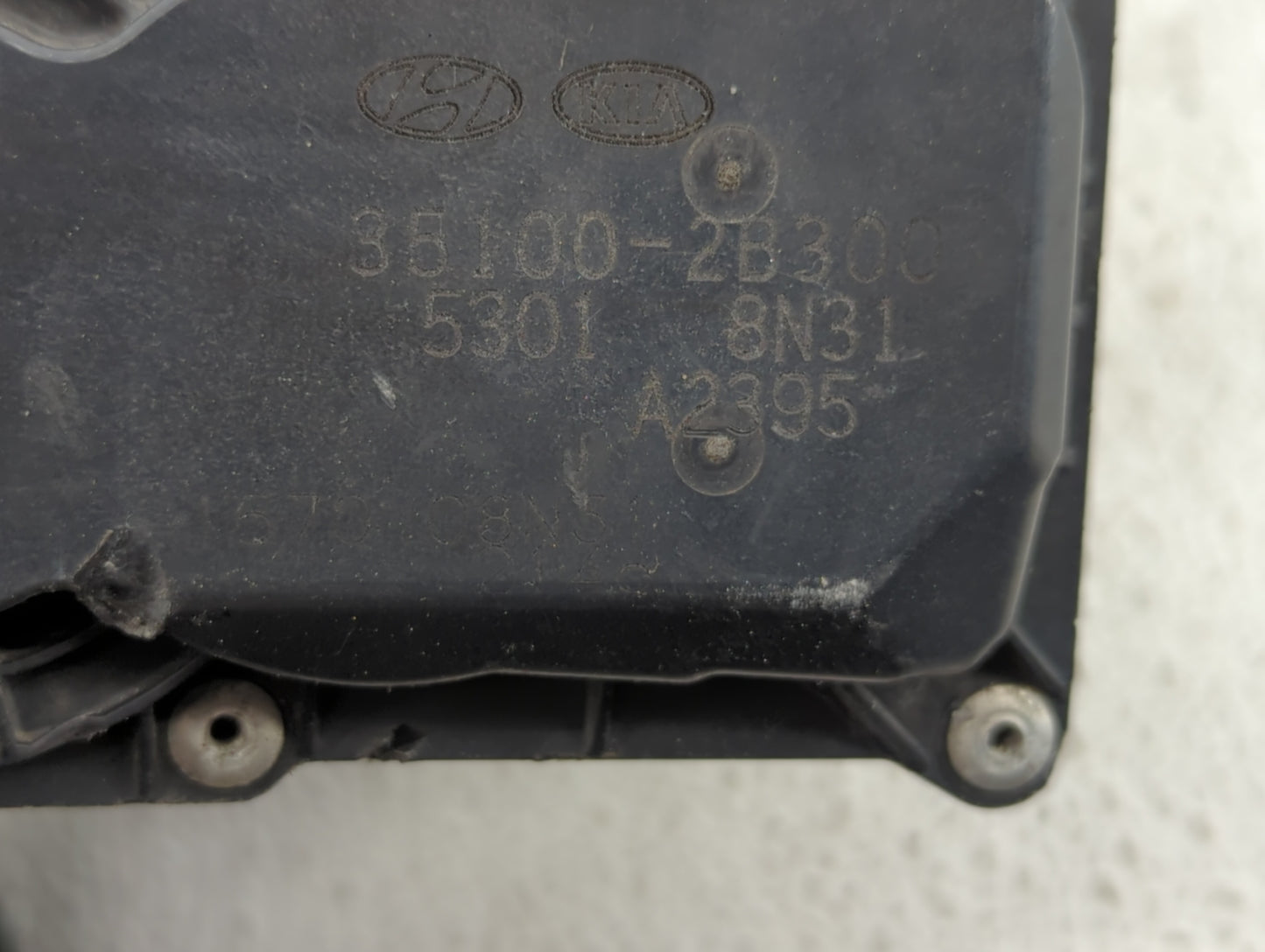 2012-2019 Kia Rio Throttle Body P/N:35100-2B300 Fits Fits 2012 2013 2014 2015 2016 2017 2018 2019 OEM Used Auto Parts - Oemu
