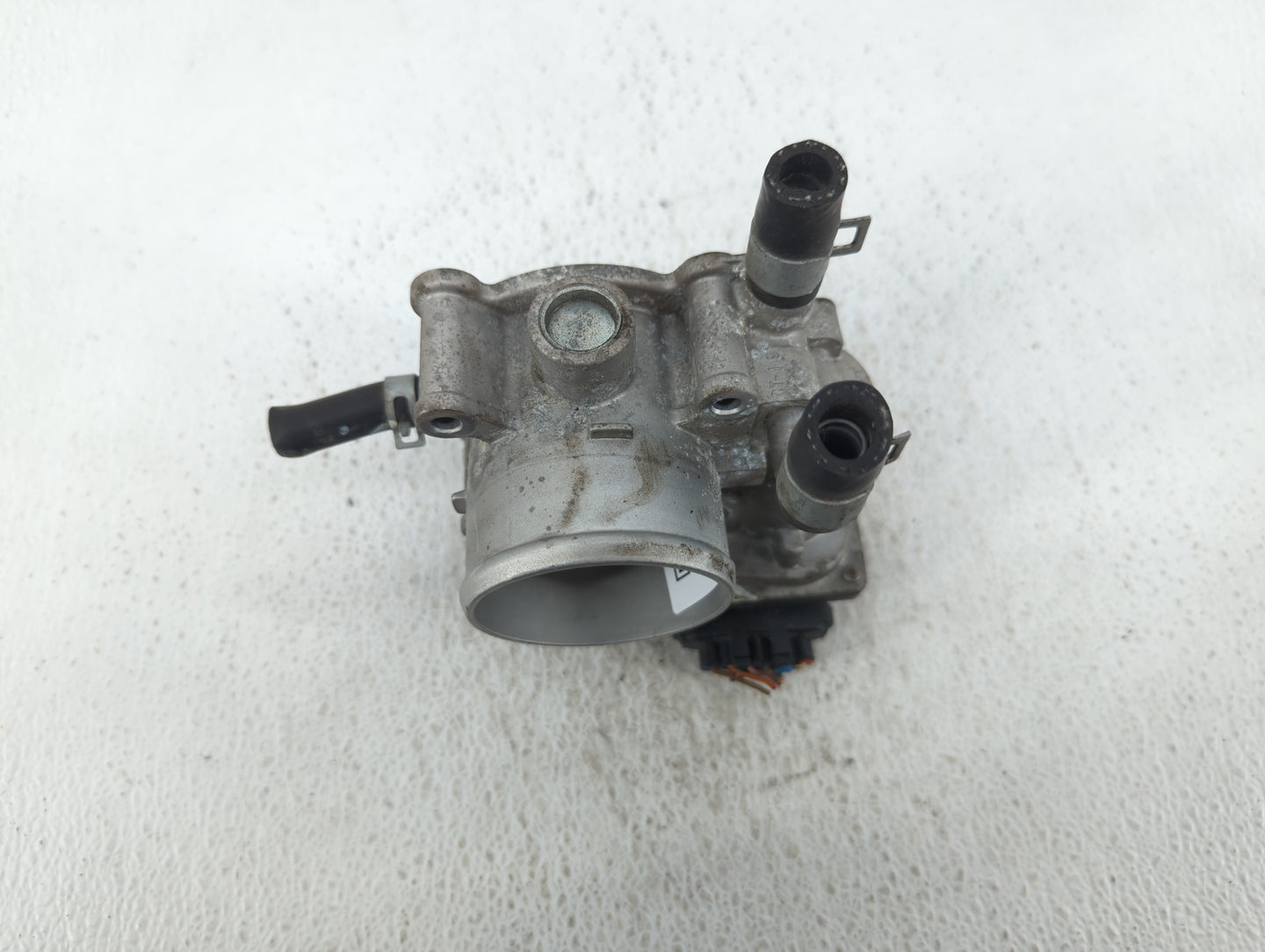 2012-2019 Kia Rio Throttle Body P/N:35100-2B300 Fits Fits 2012 2013 2014 2015 2016 2017 2018 2019 OEM Used Auto Parts - Oemu