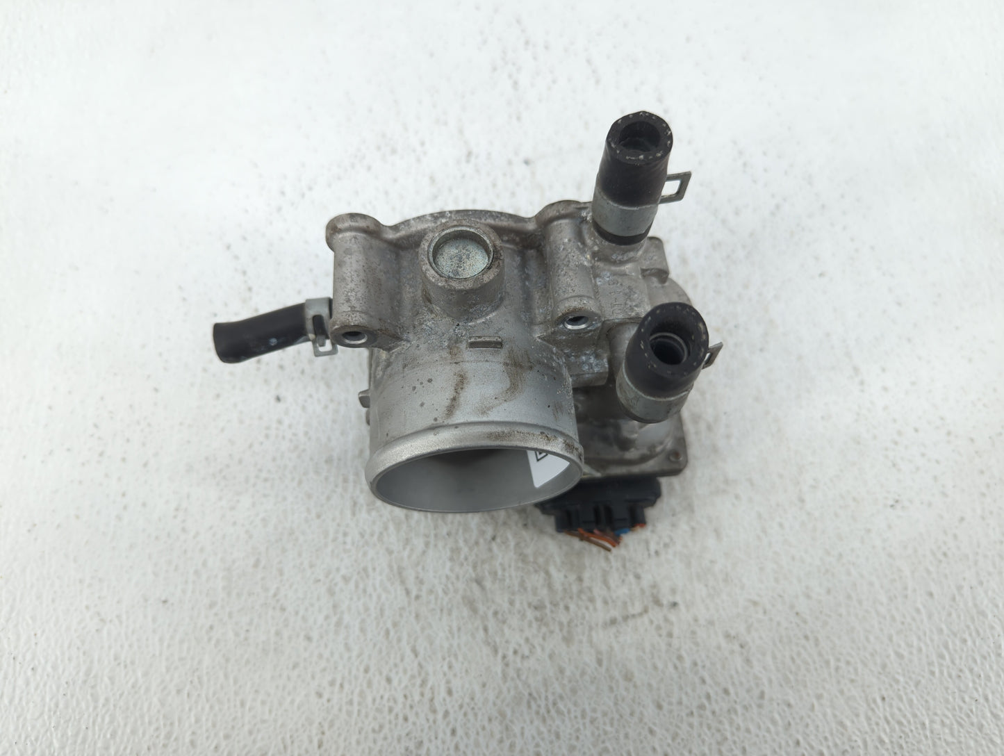 2012-2019 Kia Rio Throttle Body P/N:35100-2B300 Fits Fits 2012 2013 2014 2015 2016 2017 2018 2019 OEM Used Auto Parts - Oemu