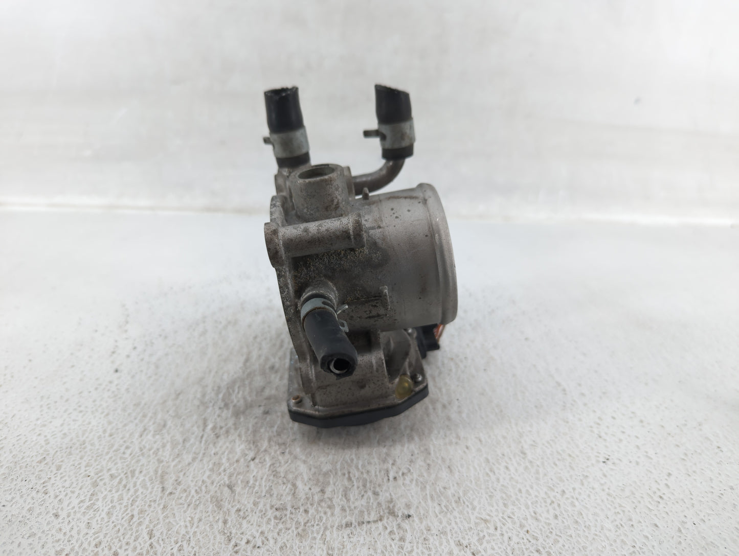 2012-2019 Kia Rio Throttle Body P/N:35100-2B300 Fits Fits 2012 2013 2014 2015 2016 2017 2018 2019 OEM Used Auto Parts - Oemu