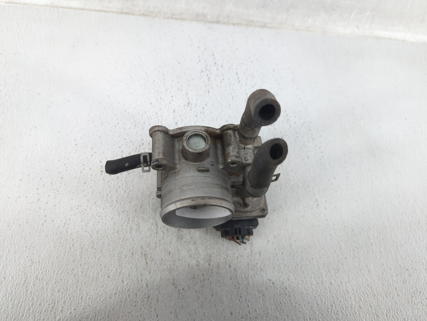2012-2019 Kia Rio Throttle Body P/N:35100-2B300 Fits Fits 2012 2013 2014 2015 2016 2017 2018 2019 OEM Used Auto Parts - Oemu