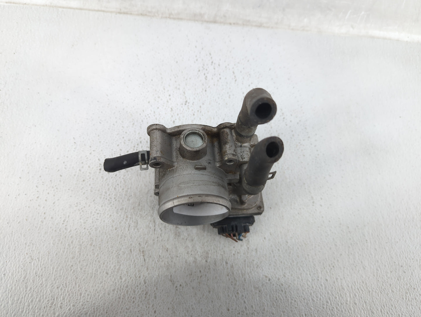 2012-2019 Kia Rio Throttle Body P/N:35100-2B300 Fits Fits 2012 2013 2014 2015 2016 2017 2018 2019 OEM Used Auto Parts - Oemu