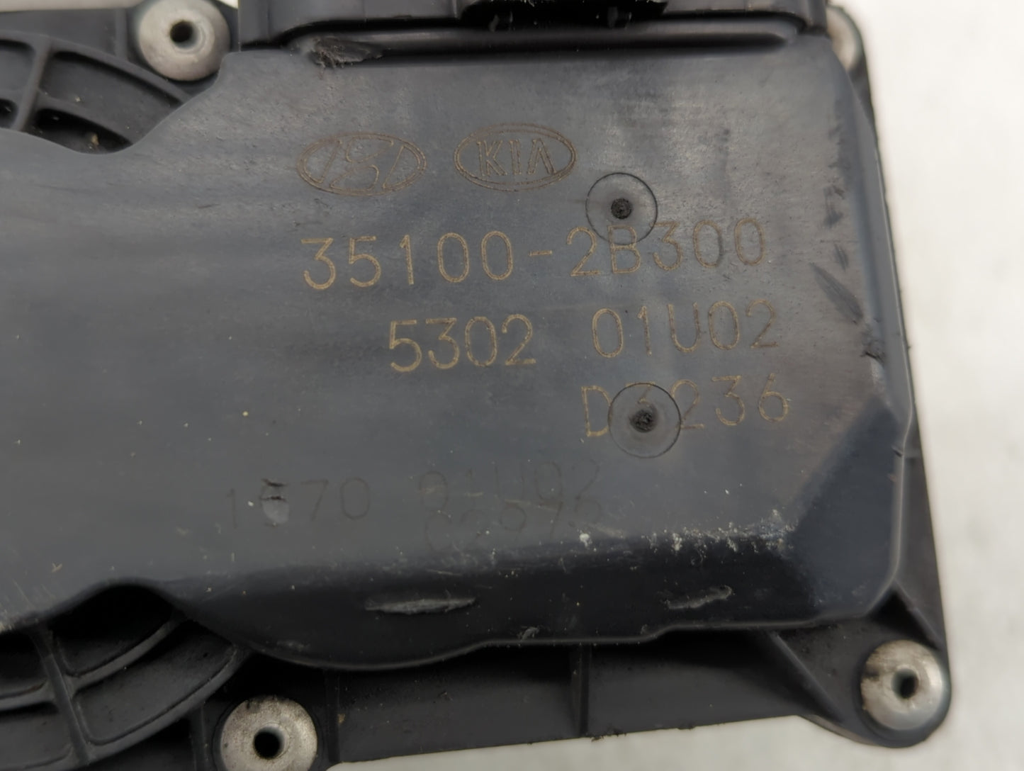 2012-2019 Kia Rio Throttle Body P/N:35100-2B300 Fits Fits 2012 2013 2014 2015 2016 2017 2018 2019 OEM Used Auto Parts - Oemu