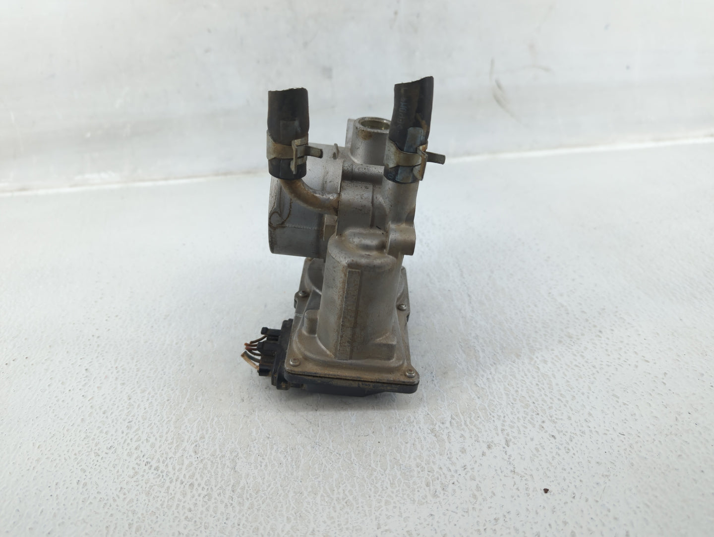 2012-2019 Kia Rio Throttle Body P/N:35100-2B300 Fits Fits 2012 2013 2014 2015 2016 2017 2018 2019 OEM Used Auto Parts - Oemu