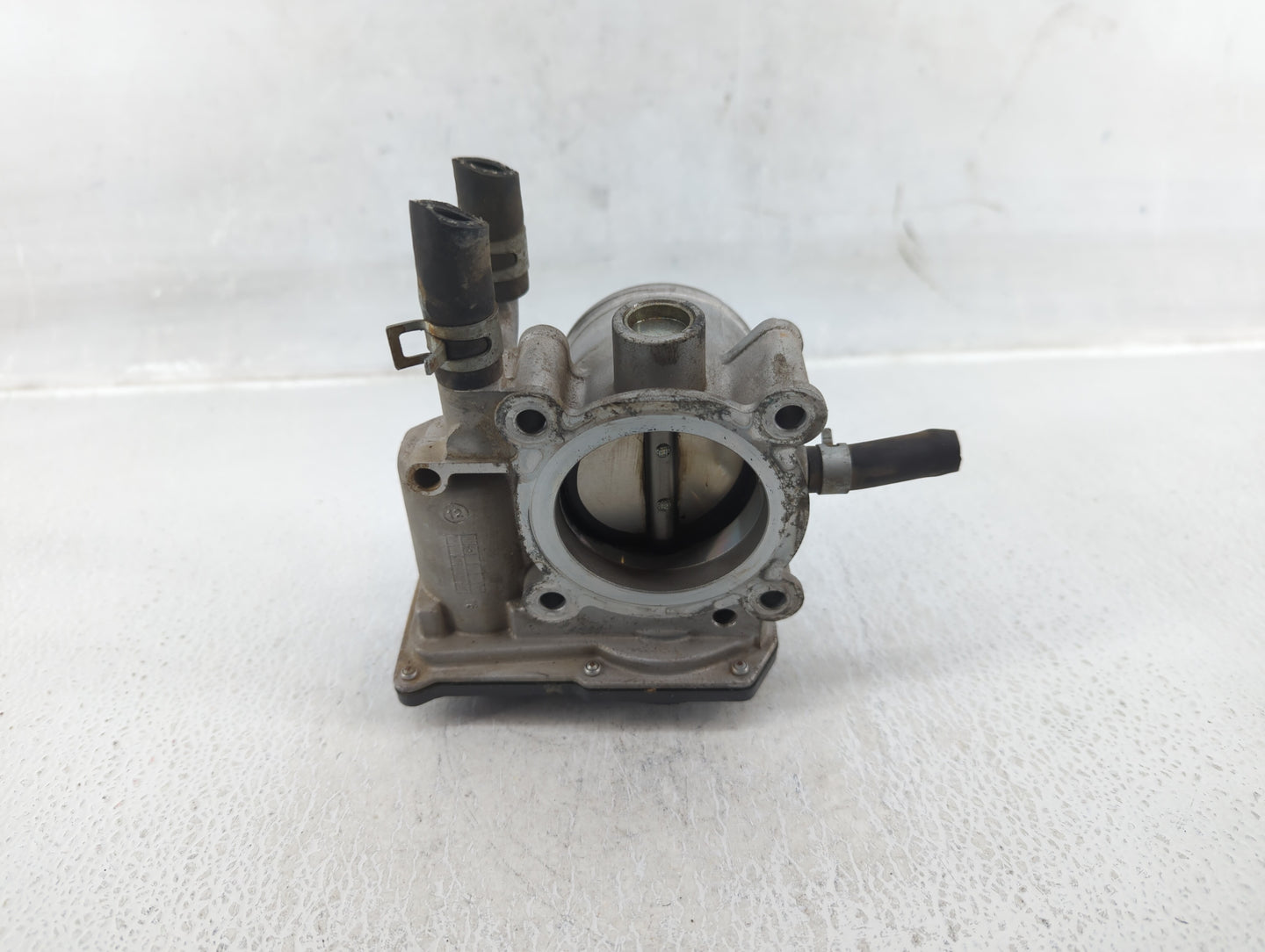 2012-2019 Kia Rio Throttle Body P/N:35100-2B300 Fits Fits 2012 2013 2014 2015 2016 2017 2018 2019 OEM Used Auto Parts - Oemu