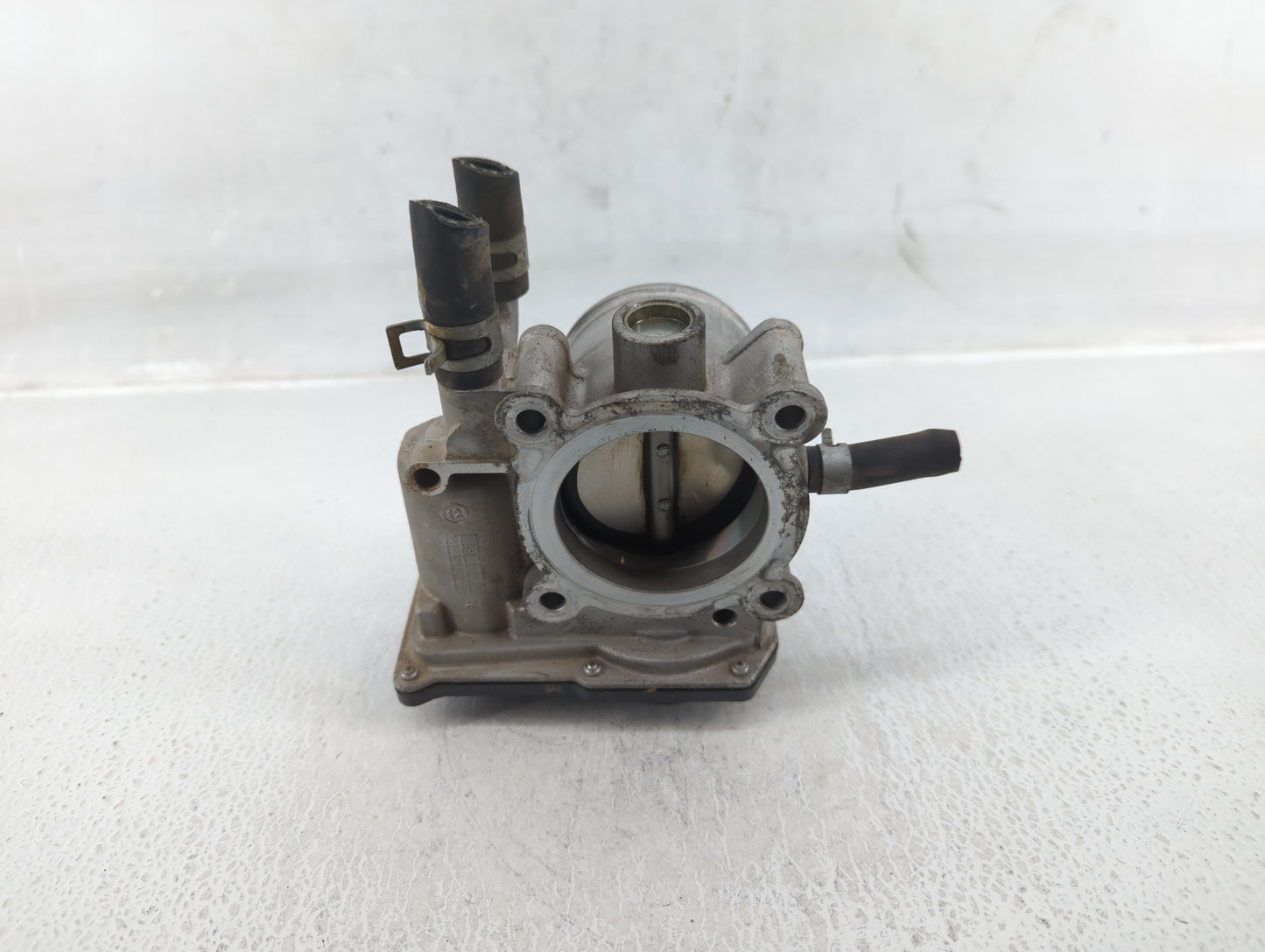 2012-2019 Kia Rio Throttle Body P/N:35100-2B300 Fits Fits 2012 2013 2014 2015 2016 2017 2018 2019 OEM Used Auto Parts - Oemu