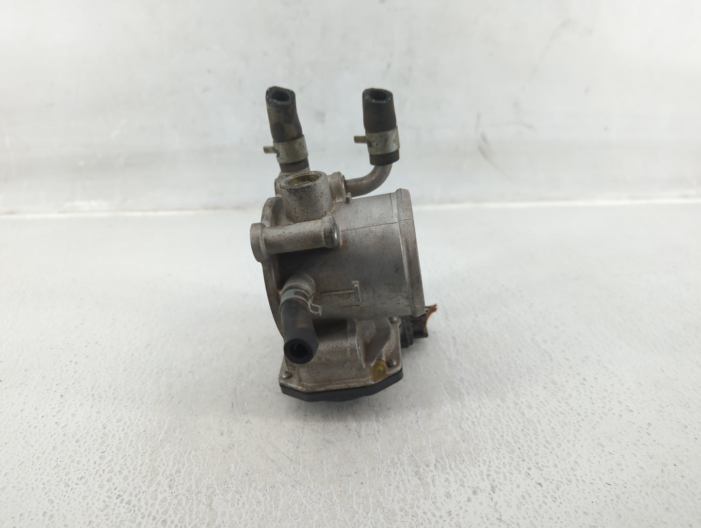 2012-2019 Kia Rio Throttle Body P/N:35100-2B300 Fits Fits 2012 2013 2014 2015 2016 2017 2018 2019 OEM Used Auto Parts - Oemu