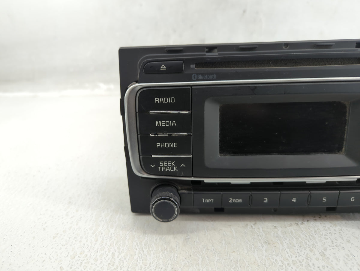 2016-2017 Kia Rio Am Fm Cd Player Radio Receiver 582614 - Oemusedautoparts1.com