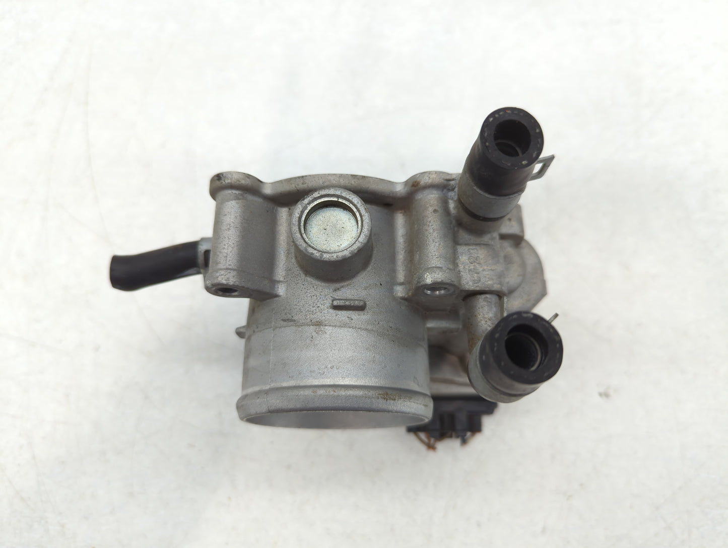 2012-2019 Kia Rio Throttle Body P/N:35100-2B300 Fits Fits 2012 2013 2014 2015 2016 2017 2018 2019 OEM Used Auto Parts - Oemu