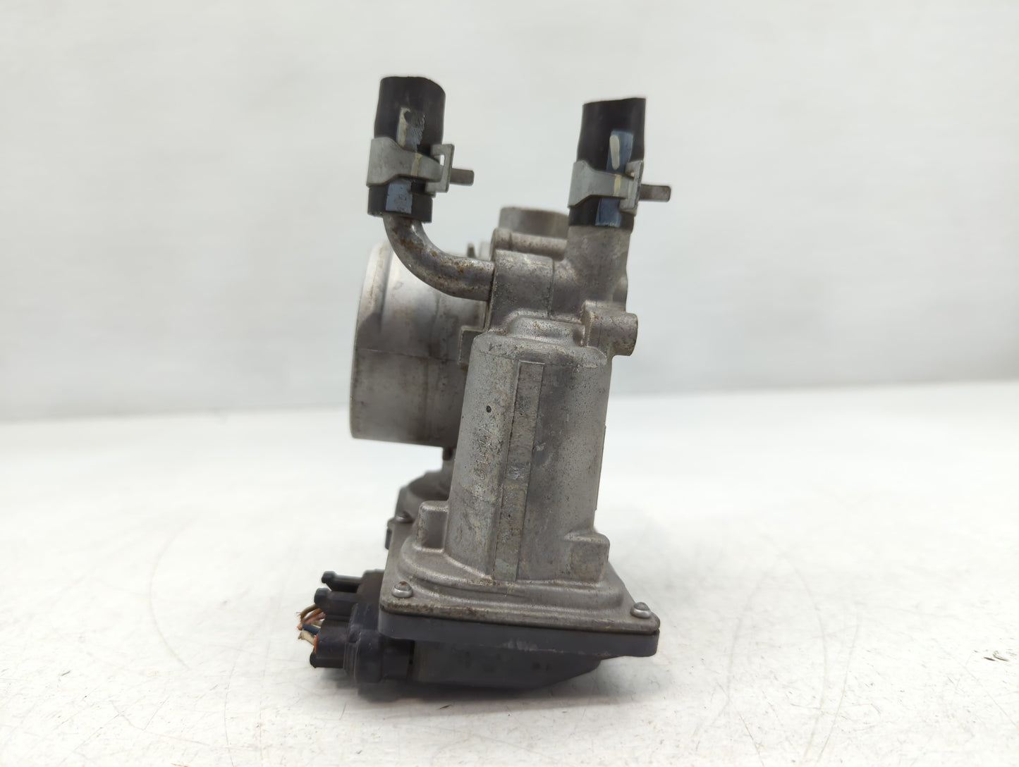 2012-2019 Kia Rio Throttle Body P/N:35100-2B300 Fits Fits 2012 2013 2014 2015 2016 2017 2018 2019 OEM Used Auto Parts - Oemu