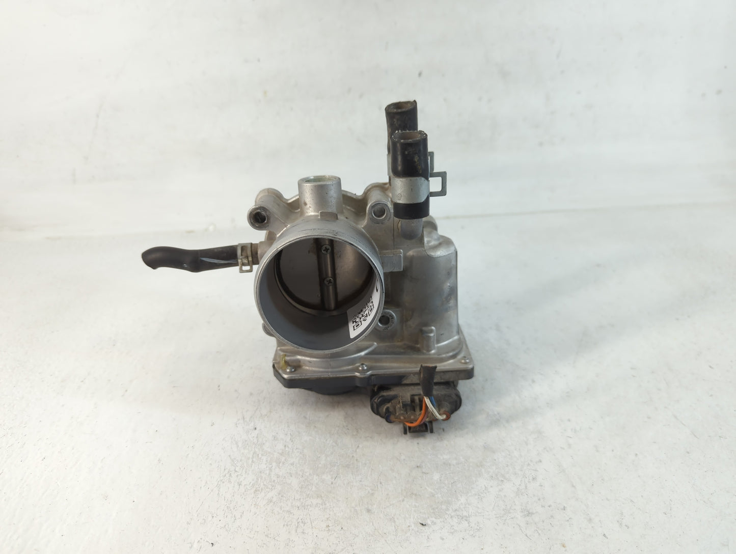 2012-2019 Kia Rio Throttle Body P/N:35100-2B300 Fits Fits 2012 2013 2014 2015 2016 2017 2018 2019 OEM Used Auto Parts - Oemu