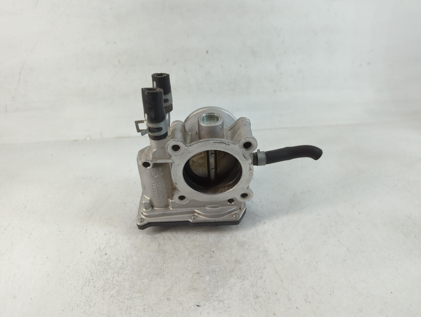 2012-2019 Kia Rio Throttle Body P/N:35100-2B300 Fits Fits 2012 2013 2014 2015 2016 2017 2018 2019 OEM Used Auto Parts - Oemu
