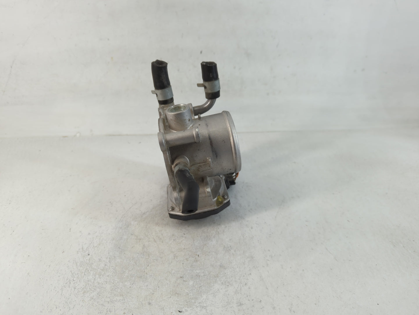 2012-2019 Kia Rio Throttle Body P/N:35100-2B300 Fits Fits 2012 2013 2014 2015 2016 2017 2018 2019 OEM Used Auto Parts - Oemu