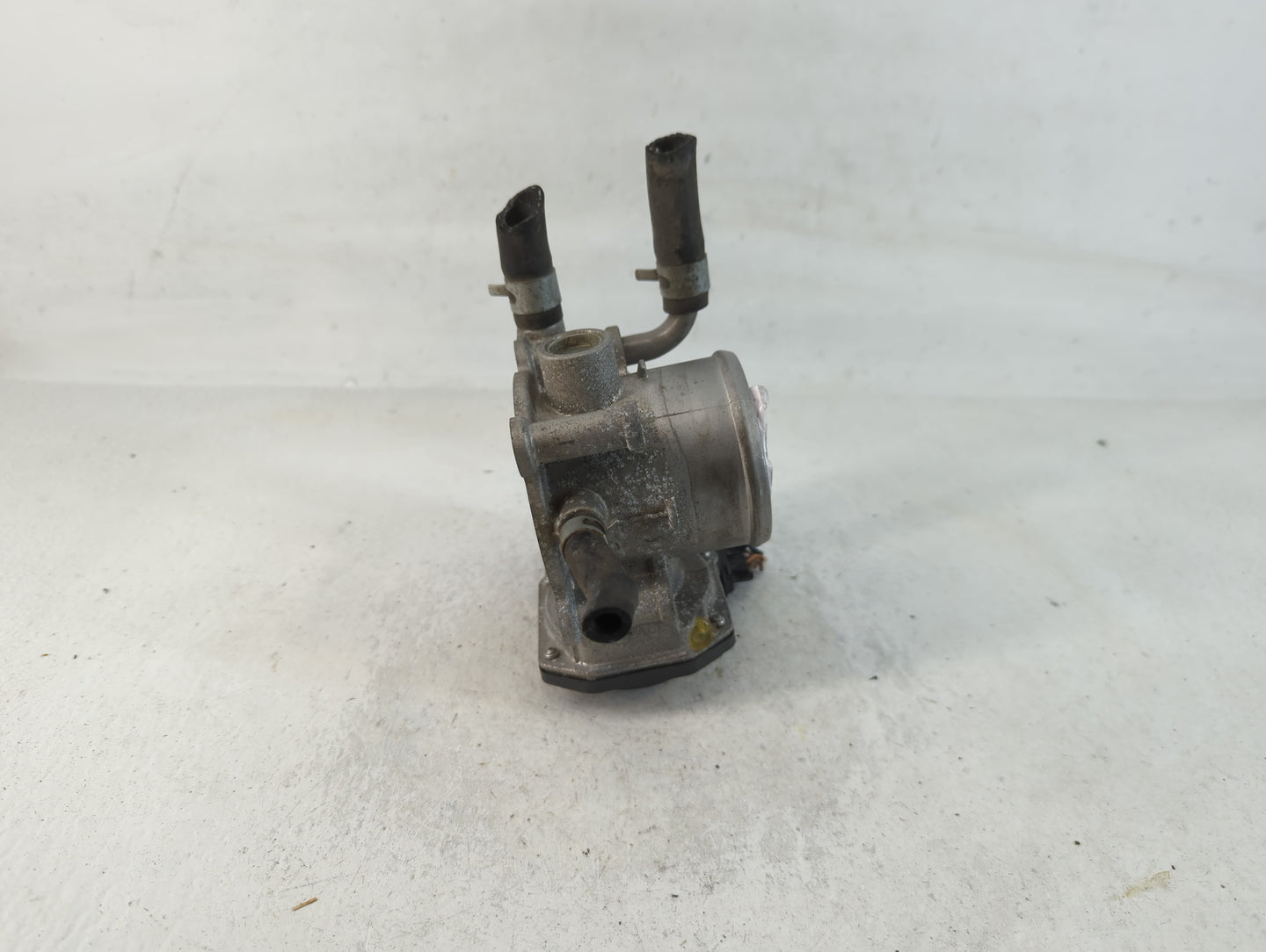 2012-2019 Kia Rio Throttle Body P/N:35100-2B300 Fits Fits 2012 2013 2014 2015 2016 2017 2018 2019 OEM Used Auto Parts - Oemu