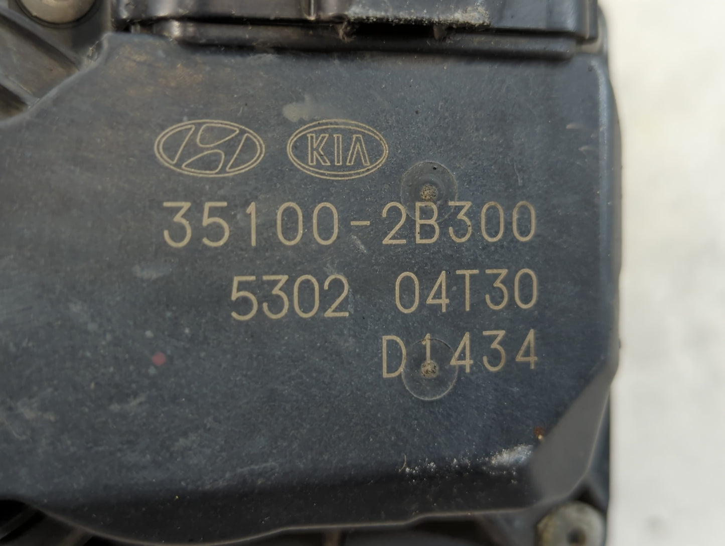 2012-2019 Kia Rio Throttle Body P/N:35100-2B300 Fits Fits 2012 2013 2014 2015 2016 2017 2018 2019 OEM Used Auto Parts - Oemu