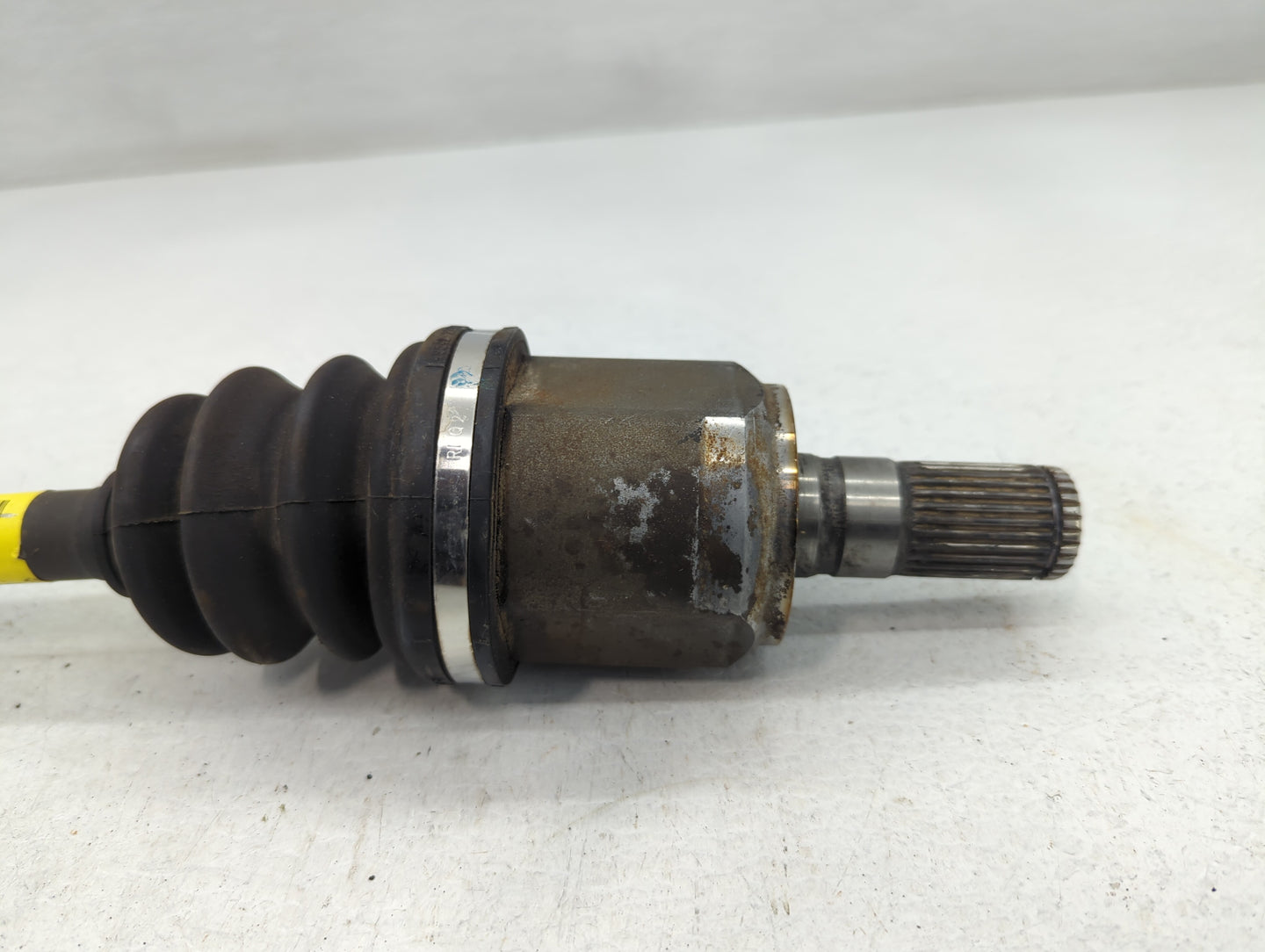 2012-2017 Kia Rio Axle Shaft Front Passenger Cv C/v - Oemusedautoparts1.com