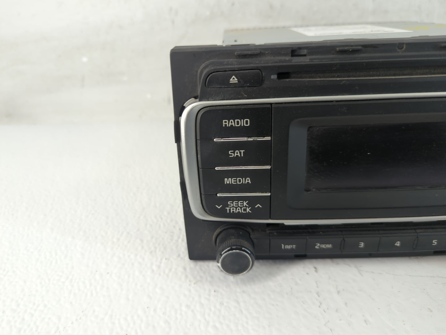 2016-2017 Kia Rio Radio AM FM Cd Player Receiver Replacement P/N:961701W960CA Fits Fits 2016 2017 OEM Used Auto Parts - Oemu