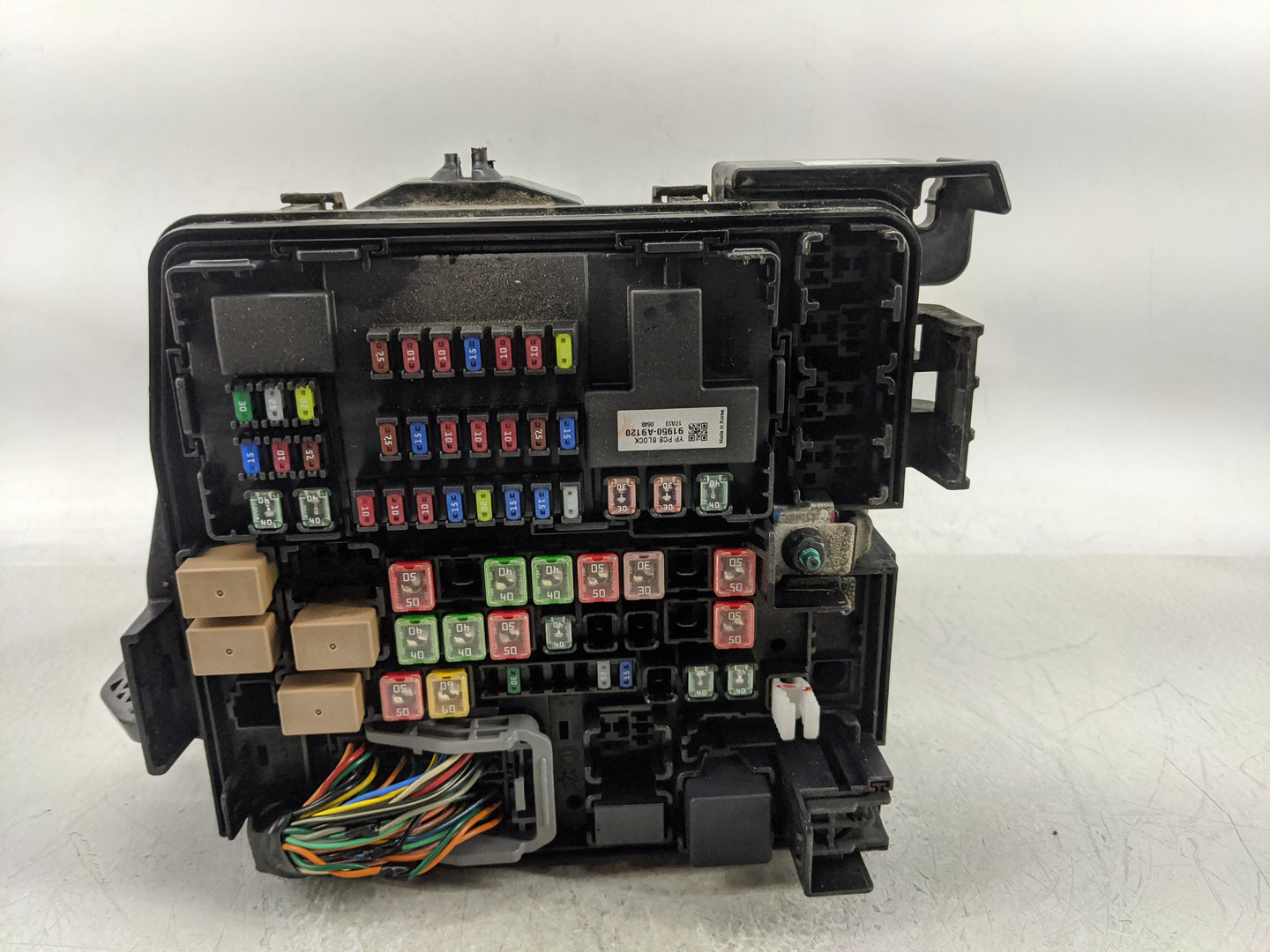 2015-2018 Kia Sedona Fusebox Fuse Box Panel Relay Module P/N:91219-A9392 Fits Fits 2015 2016 2017 2018 OEM Used Auto Parts -