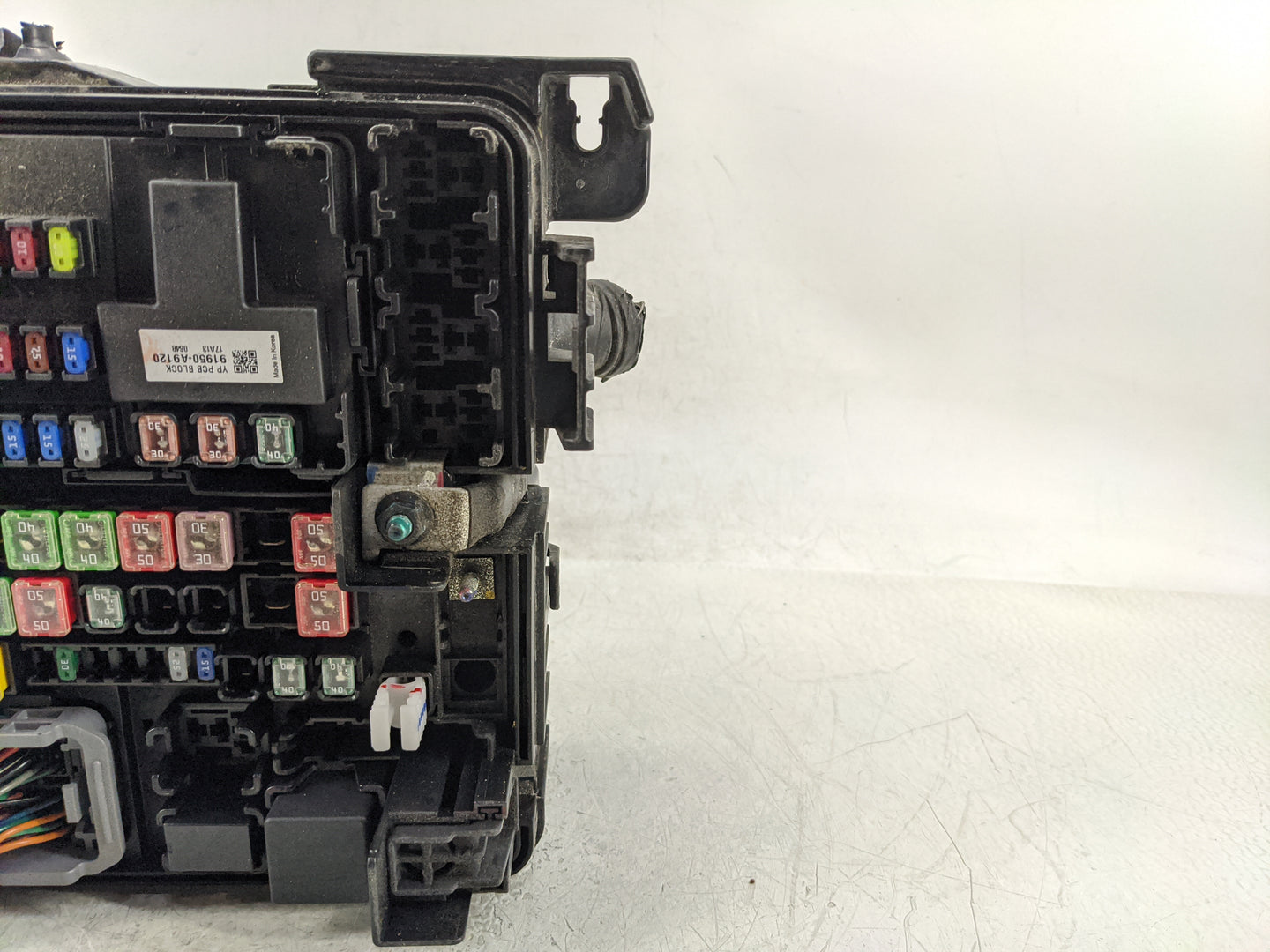 2015-2018 Kia Sedona Fusebox Fuse Box Panel Relay Module P/N:91219-A9392 Fits Fits 2015 2016 2017 2018 OEM Used Auto Parts -