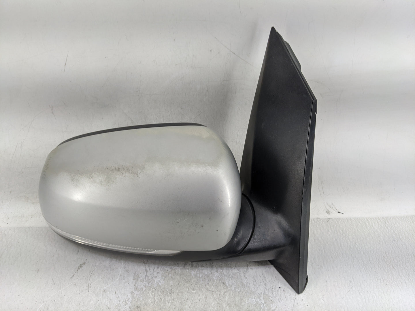 2015-2020 Kia Sedona Passenger Right Side View Manual Door Mirror Silver - Oemusedautoparts1.com