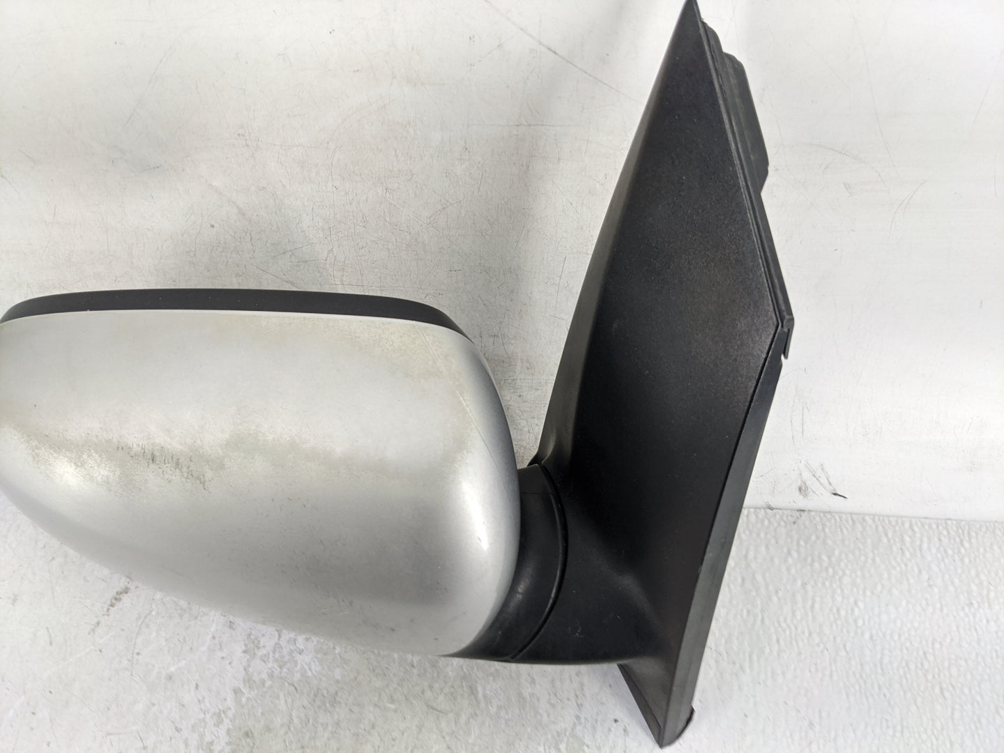 2015-2020 Kia Sedona Passenger Right Side View Manual Door Mirror Silver - Oemusedautoparts1.com