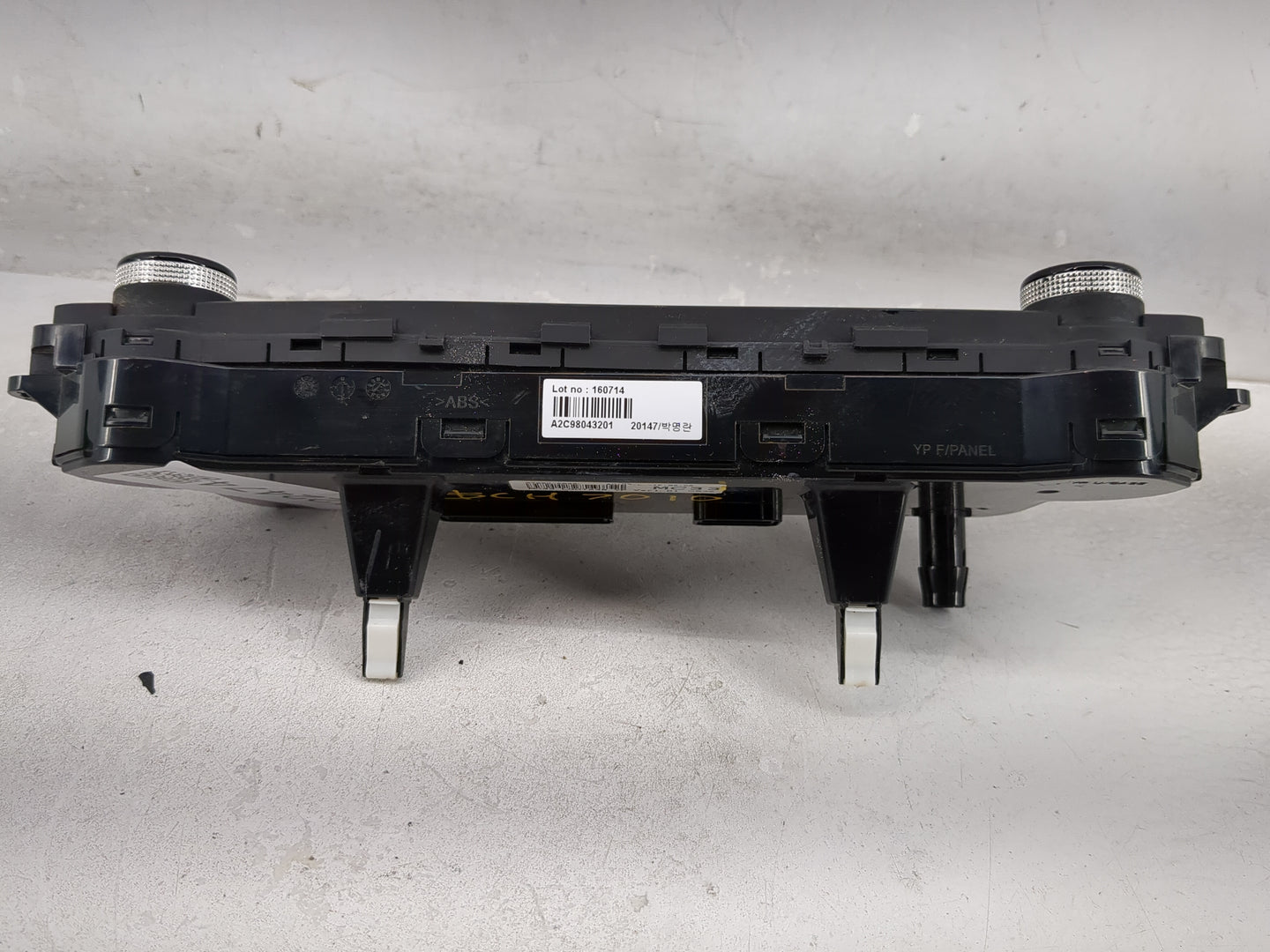 2016-2020 Kia Sedona Climate Control Module Temperature AC/Heater Replacement P/N:97250-A9330 MC33 Fits OEM Used Auto Parts 