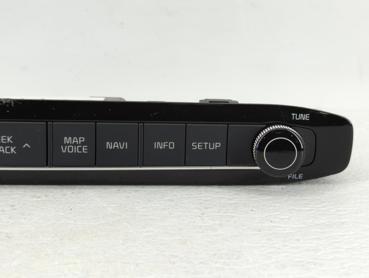 2017-2018 Kia Sedona Radio Control Panel - Oemusedautoparts1.com