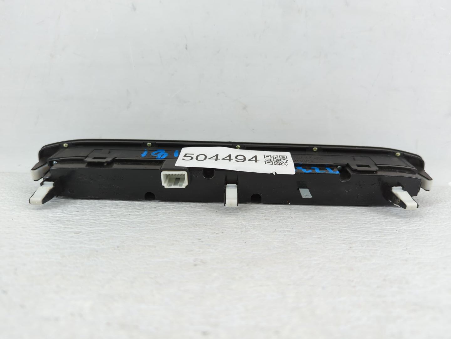 2017-2018 Kia Sedona Radio Control Panel - Oemusedautoparts1.com