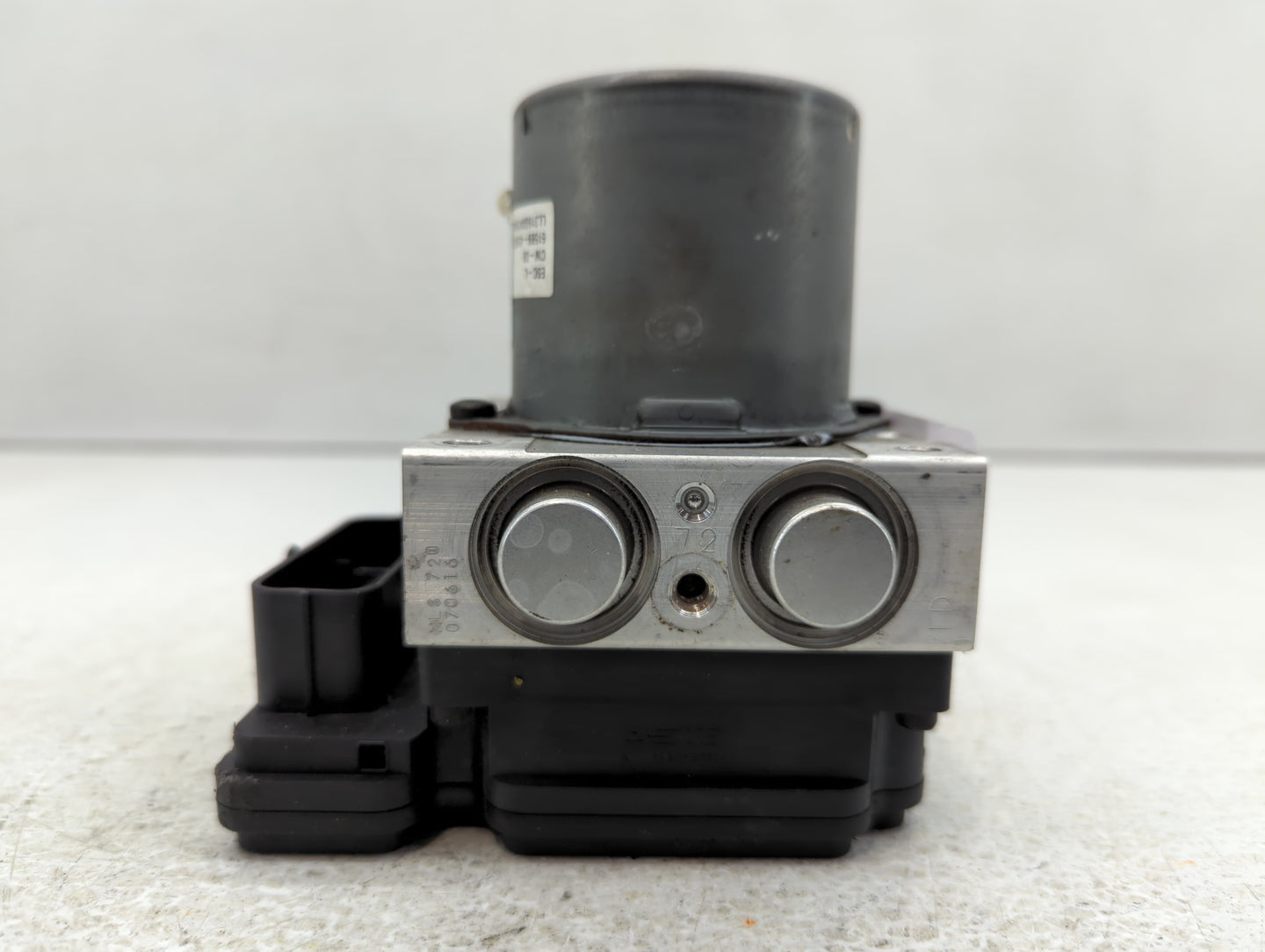 2015-2018 Kia Sedona ABS Pump Control Module Replacement P/N:58920-A9350 Fits Fits 2015 2016 2017 2018 OEM Used Auto Parts -