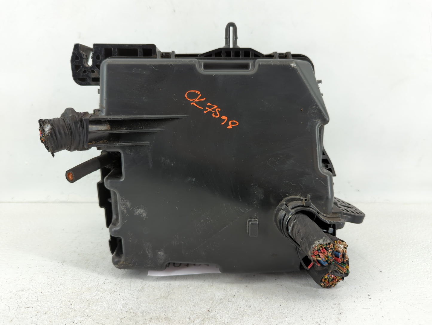2015-2018 Kia Sedona Fusebox Fuse Box Panel Relay Module P/N:91219-A9392 Fits Fits 2015 2016 2017 2018 OEM Used Auto Parts -