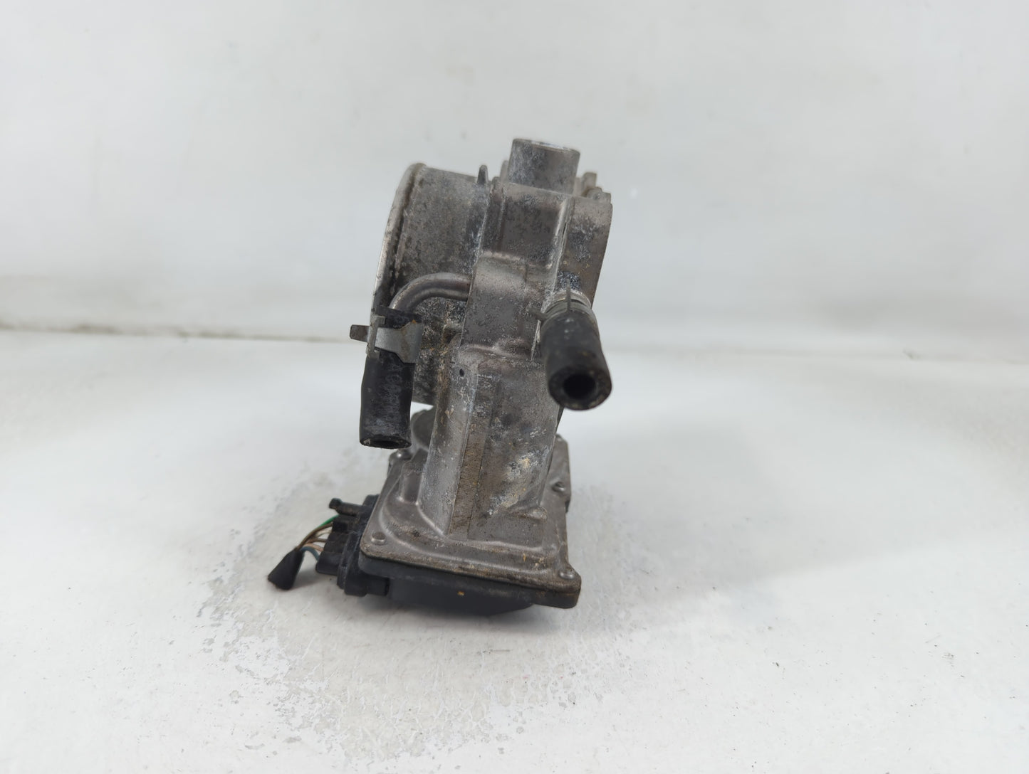 2015-2018 Kia Sedona Throttle Body P/N:35100-3CAA0 Fits Fits 2012 2013 2014 2015 2016 2017 2018 OEM Used Auto Parts - Oemuse