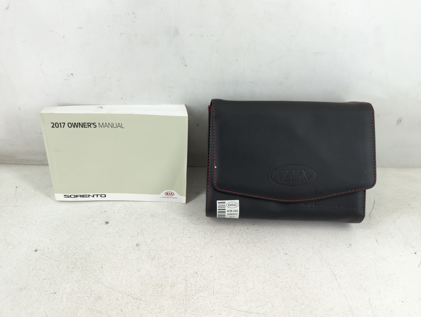 2017 Kia Sorento Owners Manual Book Guide P/N:HXG5-EU6OF OEM Used Auto Parts - Oemusedautoparts1.com