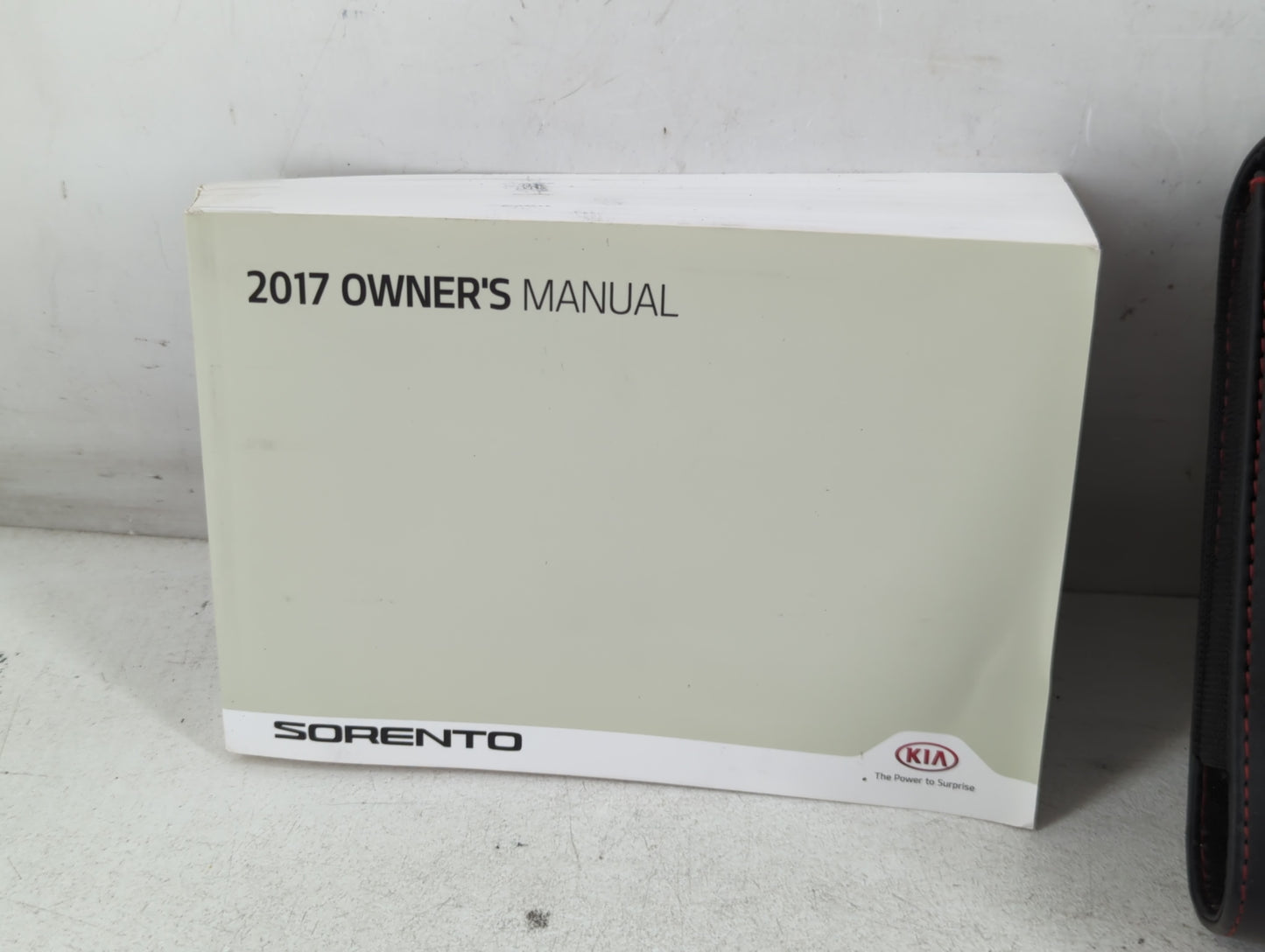 2017 Kia Sorento Owners Manual Book Guide P/N:HXG5-EU6OF OEM Used Auto Parts - Oemusedautoparts1.com