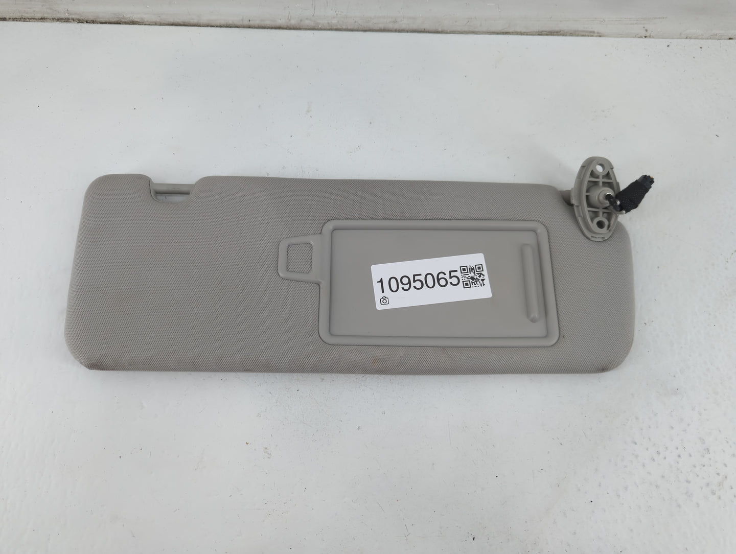 2016-2020 Kia Sorento Sun Visor Shade Replacement Passenger Right Mirror Fits Fits 2016 2017 2018 2019 2020 OEM Used Auto Pa