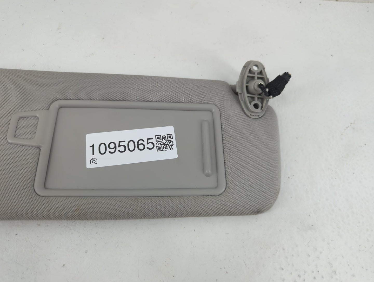 2016-2020 Kia Sorento Sun Visor Shade Replacement Passenger Right Mirror Fits Fits 2016 2017 2018 2019 2020 OEM Used Auto Pa