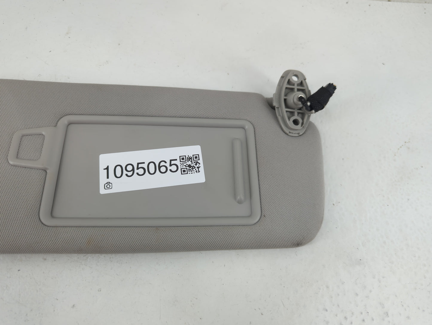 2016-2020 Kia Sorento Sun Visor Shade Replacement Passenger Right Mirror Fits Fits 2016 2017 2018 2019 2020 OEM Used Auto Pa